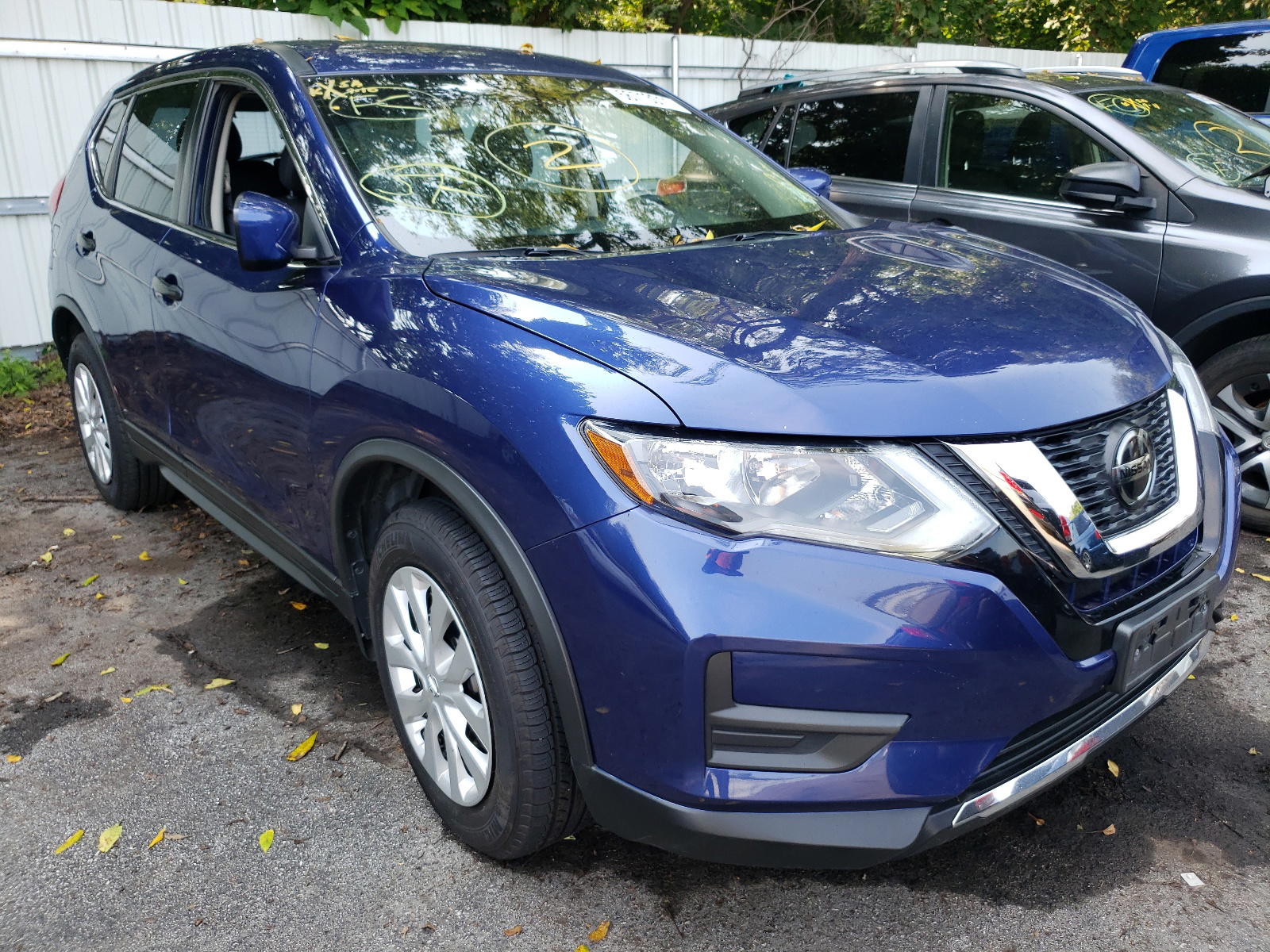 NISSAN ROGUE S 2019 with VIN KNMAT2MV6KP506830 - Photo from auction