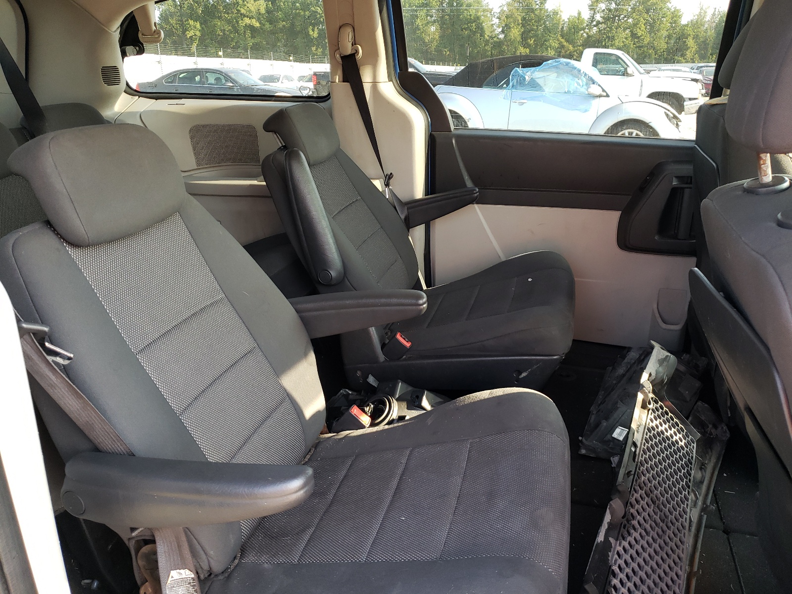 Photo 6 from auction – 2008 DODGE GRAND CARA with VIN 2D8HN54P48R742574