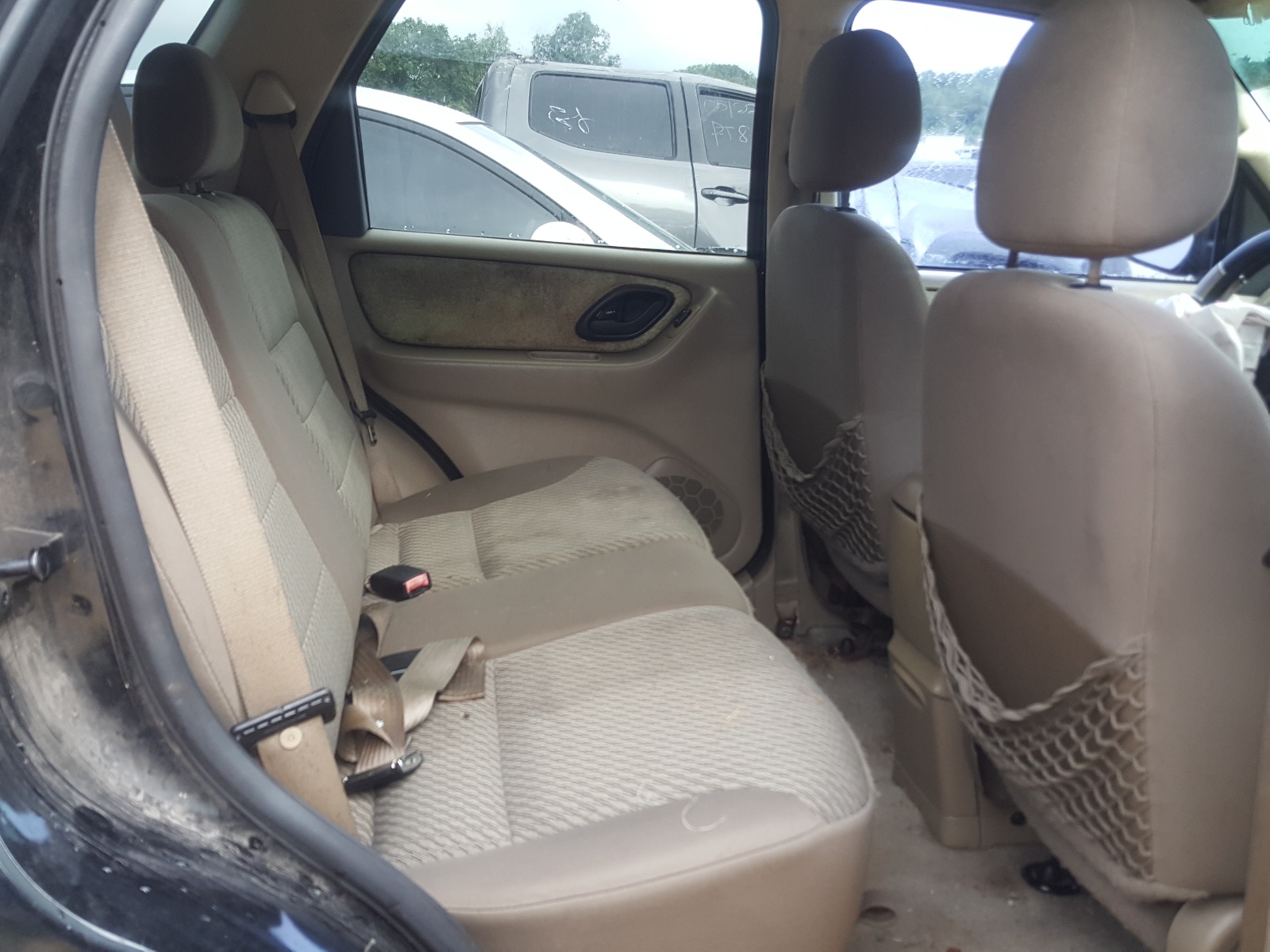 Photo 6 from auction – 2004 FORD ESCAPE XLT with VIN 1FMYU93174KB68126