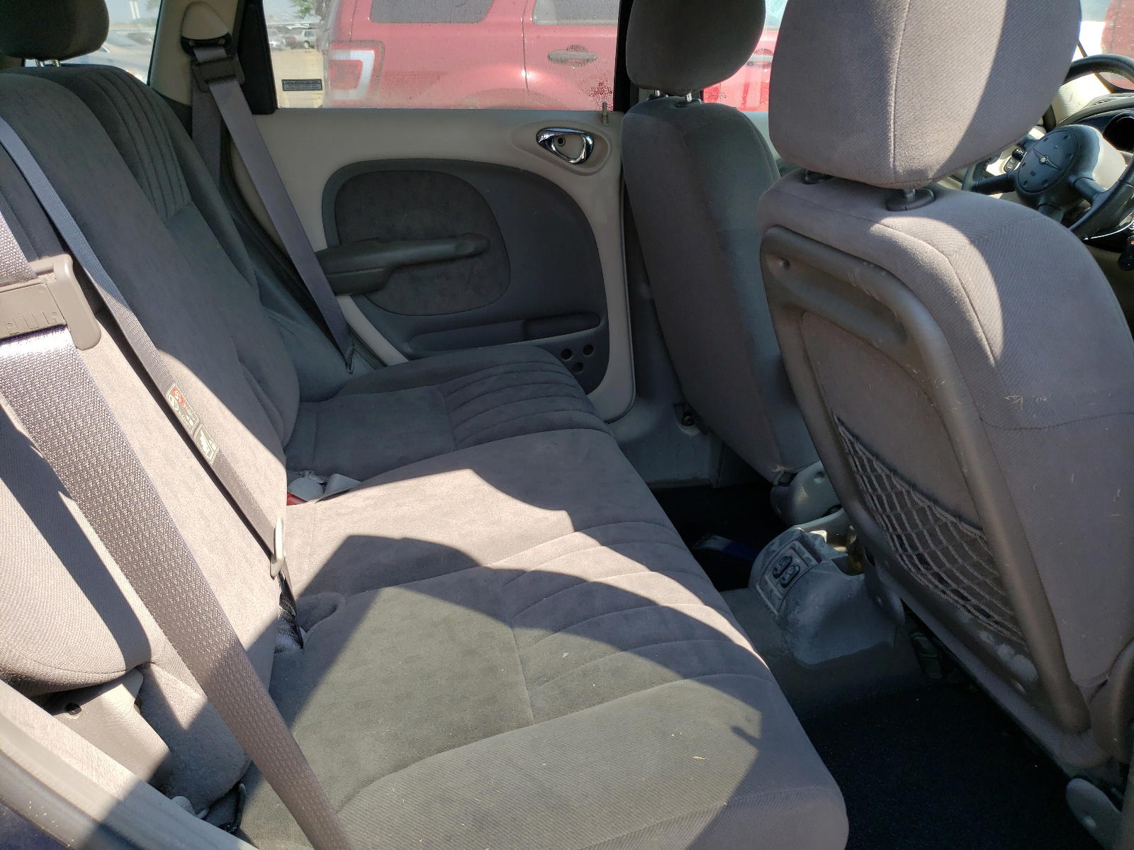 Photo 6 from auction – 2001 CHRYSLER PT CRUISER with VIN 3C4FY4BB11T570229