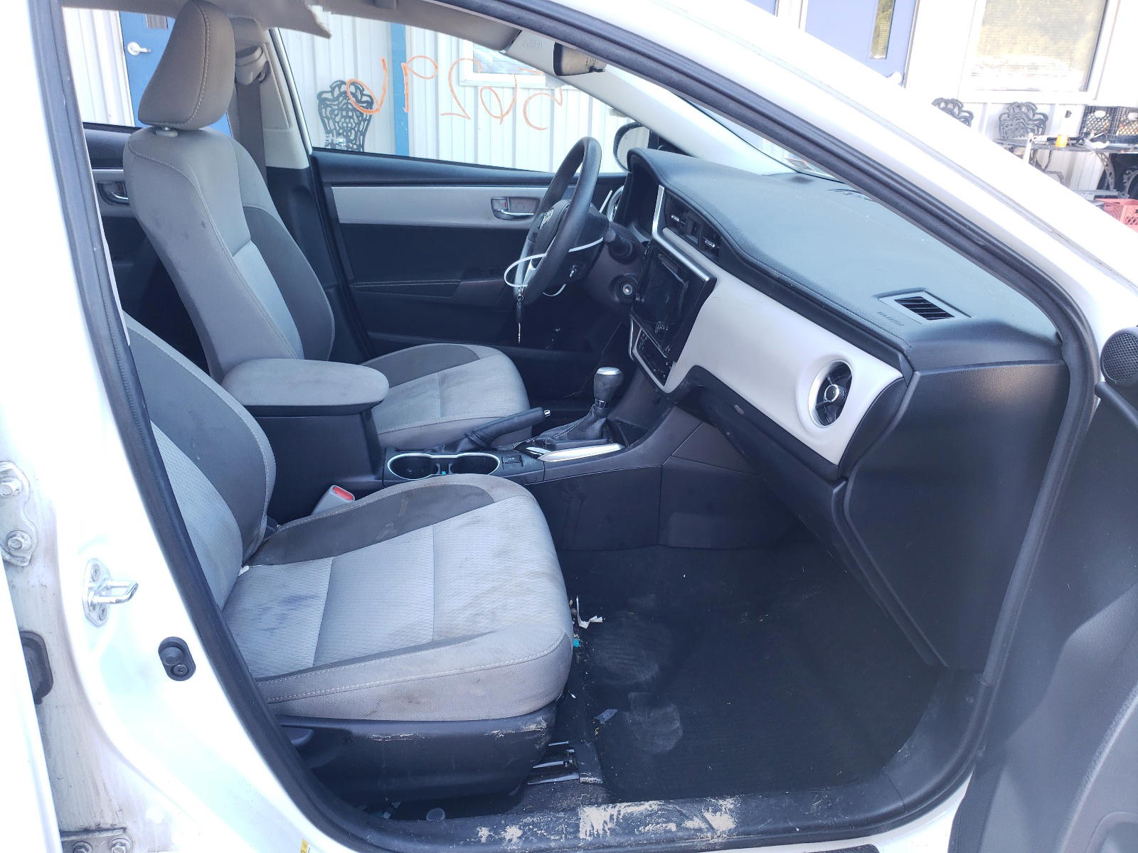 Photo 5 from auction – 2019 TOYOTA COROLLA L with VIN 2T1BURHEXKC214407
