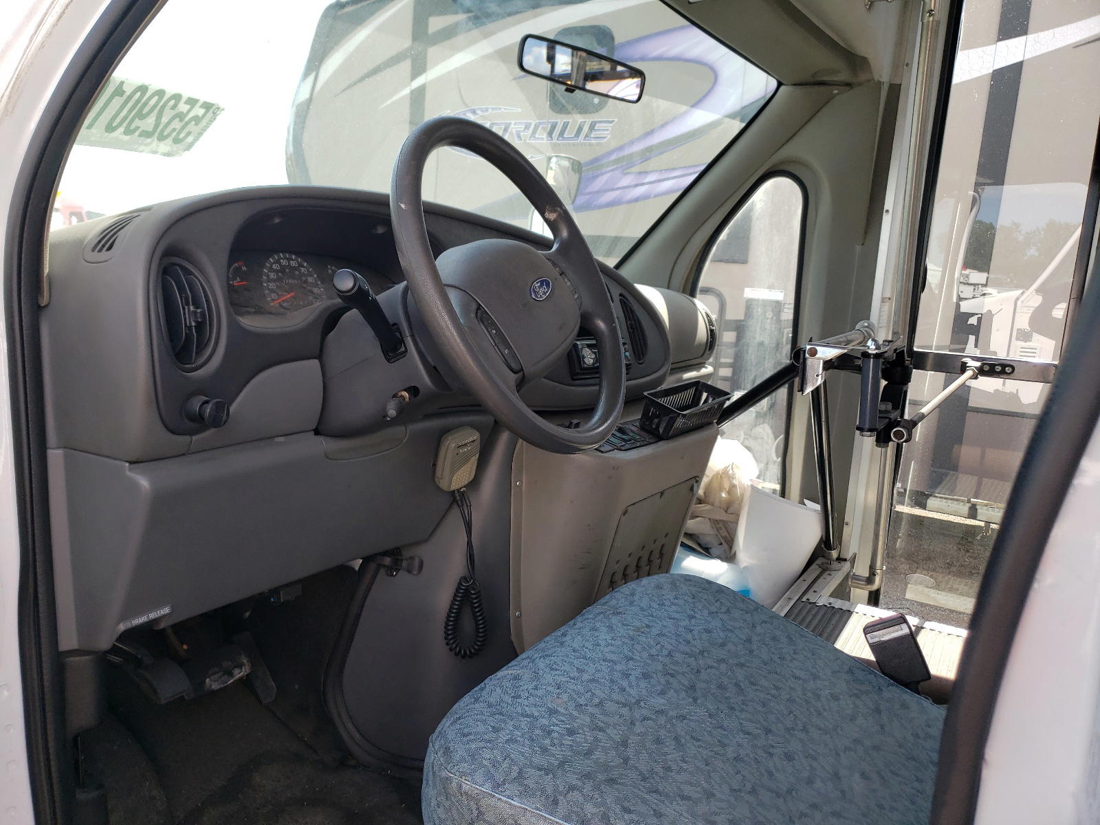 Photo 5 from auction – 2003 FORD ECONOLINE with VIN 1FDAE55FX3HA90503