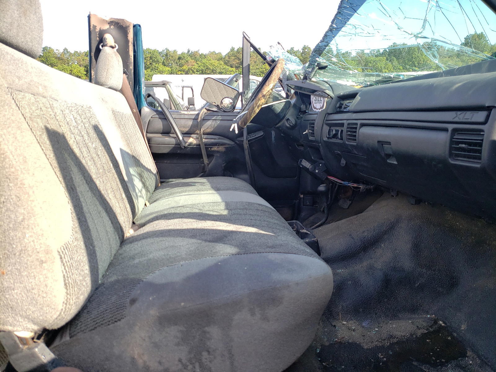 Photo 5 from auction – 1996 FORD F250 with VIN 2FTHF26F4TCA41270