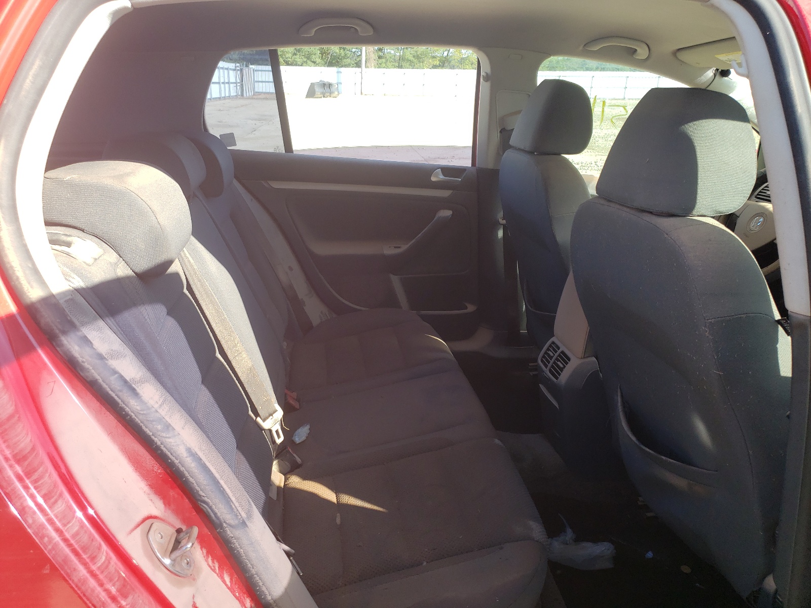 Photo 6 from auction – 2009 VOLKSWAGEN RABBIT with VIN WVWDB71K69W114700