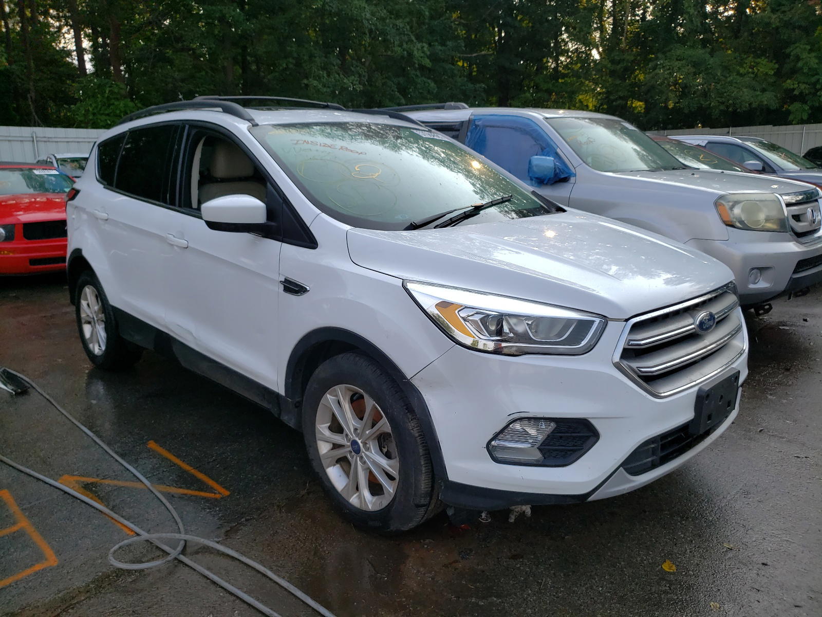 FORD ESCAPE SE 2017 with VIN 1FMCU9GD1HUD99404 - Photo from auction