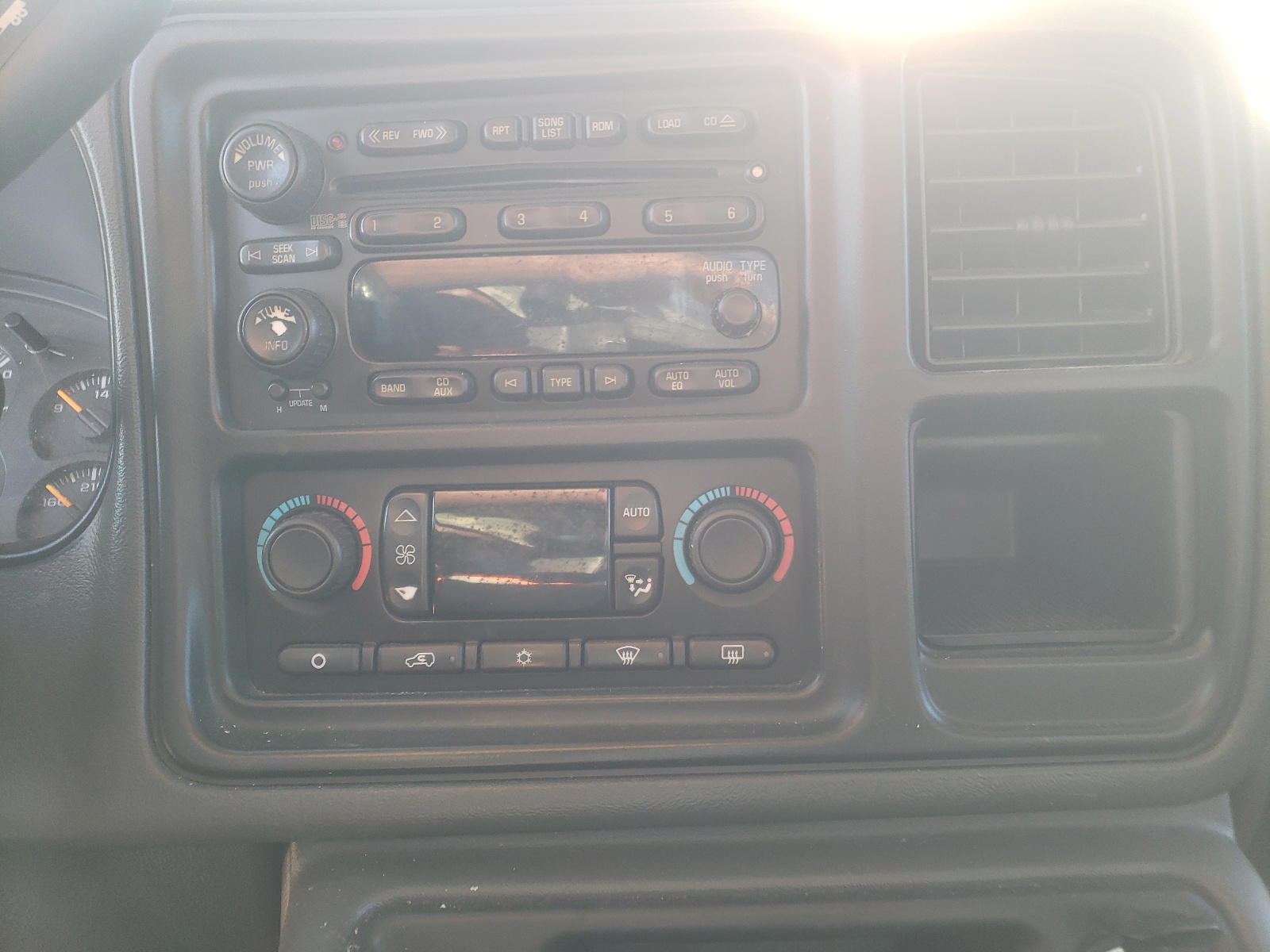 Photo 9 from auction – 2007 CHEVROLET SILVERADO with VIN 1GCHK23U77F143042