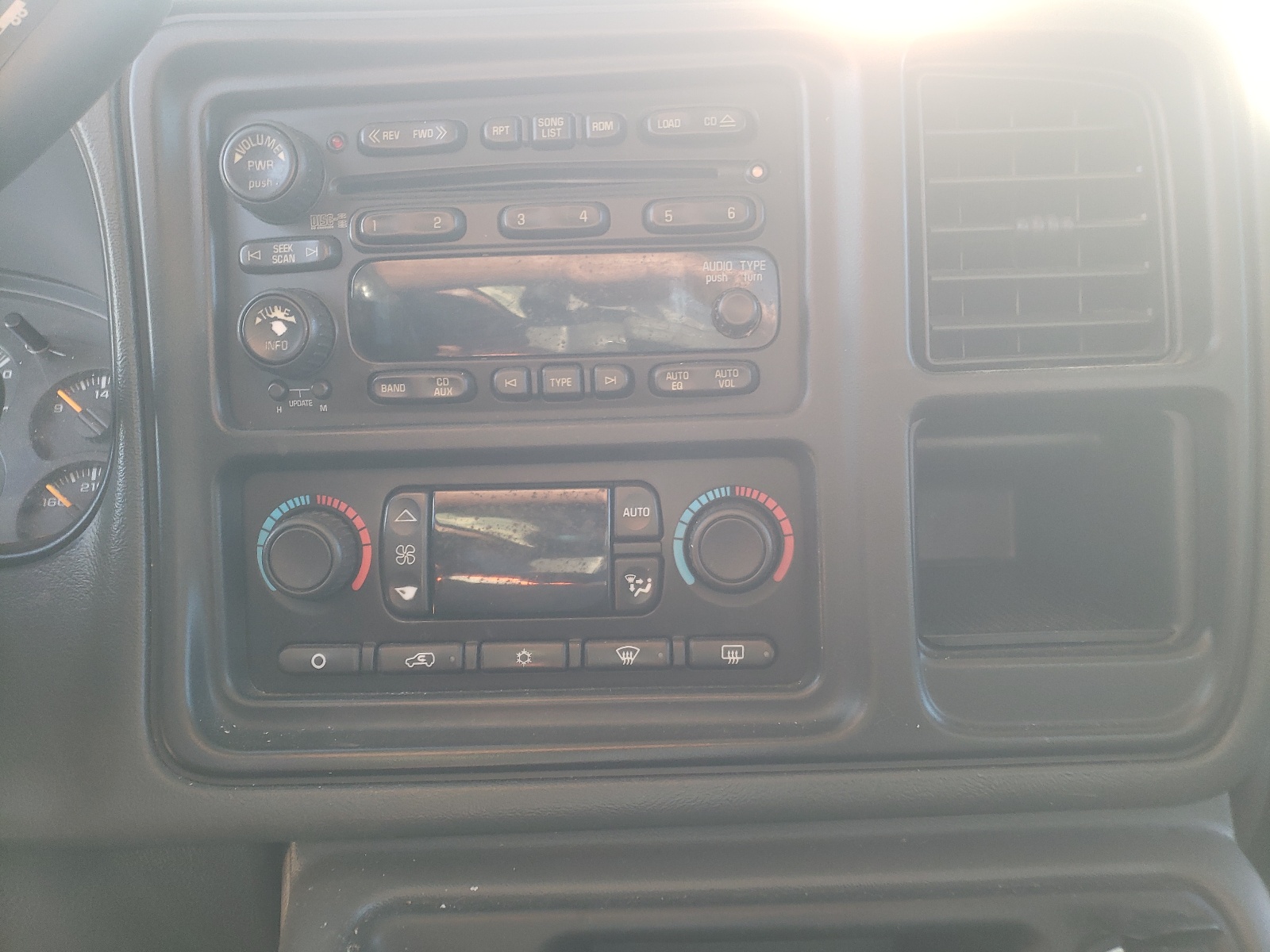 Zdjęcie 9 z aukcji – 2007 CHEVROLET SILVERADO z VIN 1GCHK23U77F143042