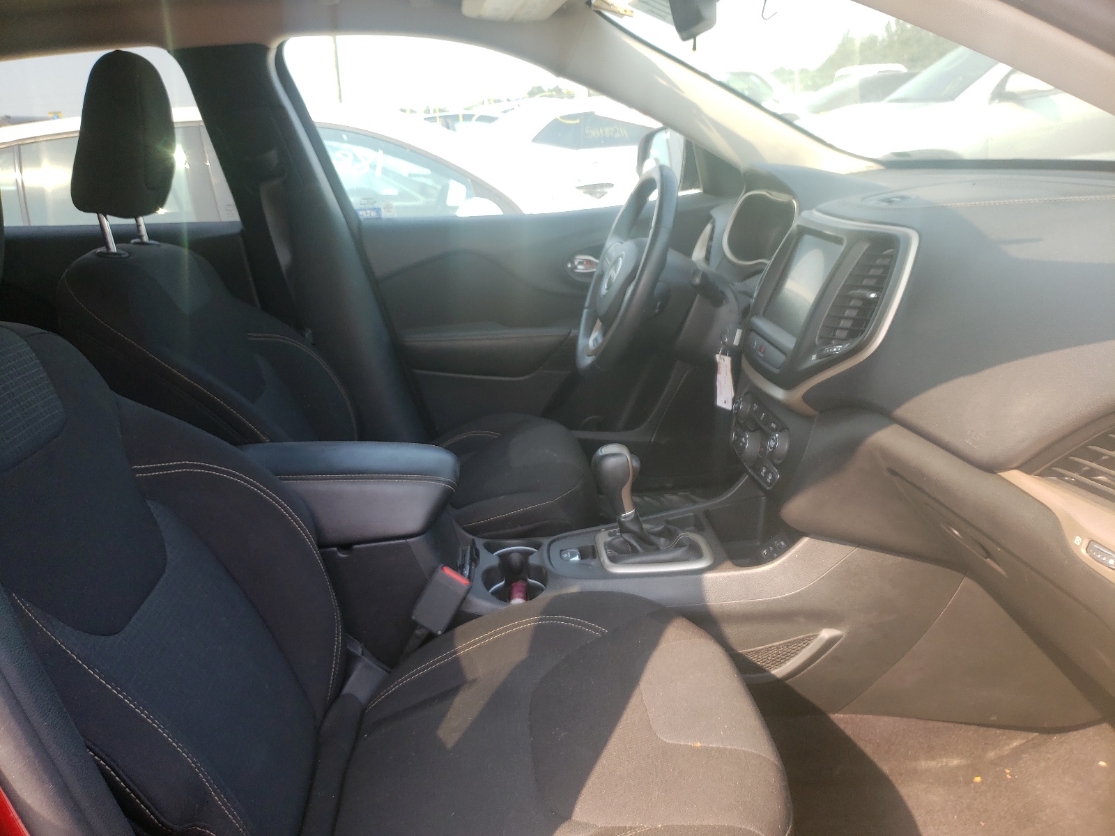 Photo 5 from auction – 2017 JEEP CHEROKEE L with VIN 1C4PJLCB8HW507179