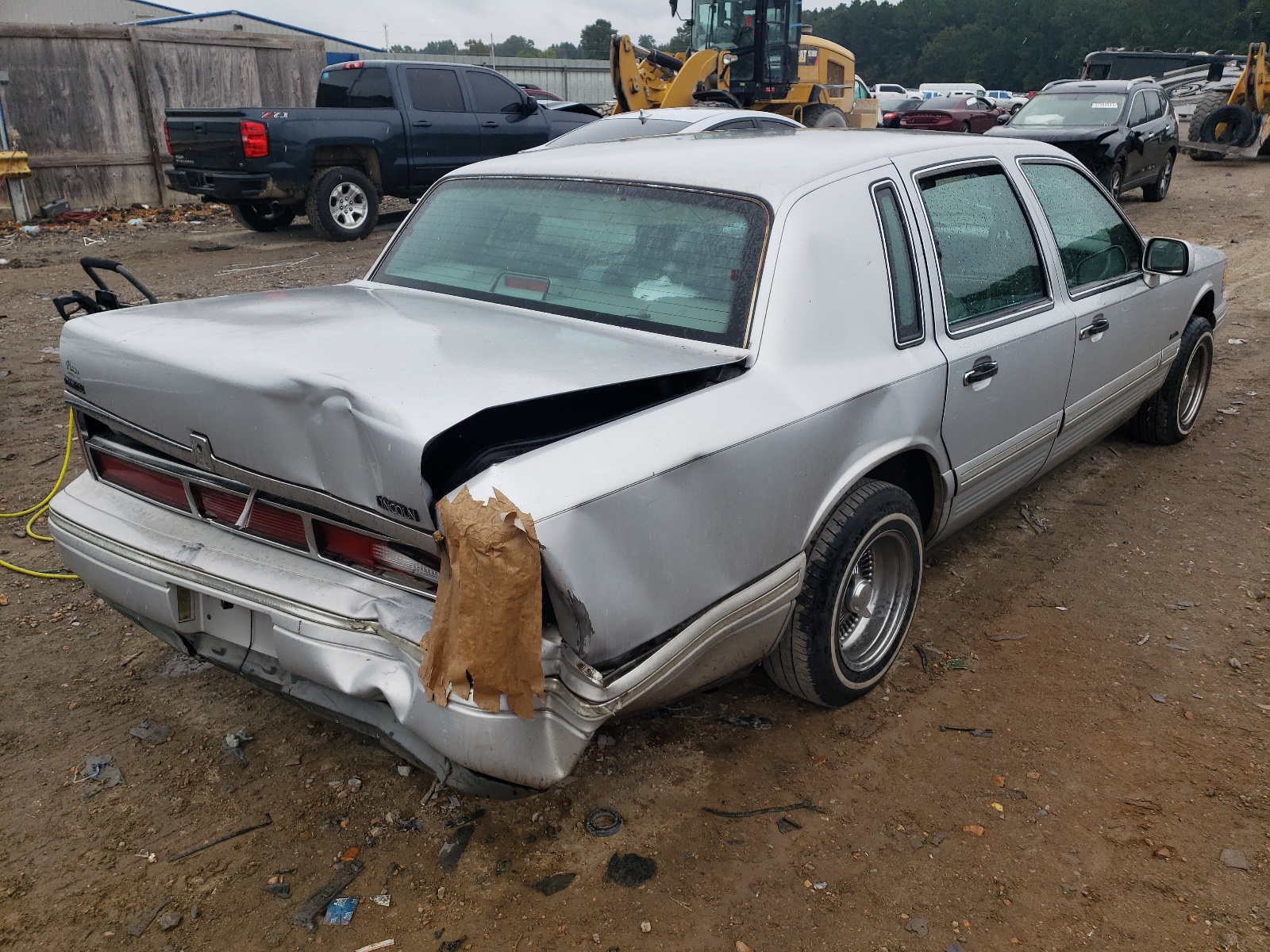 Photo 4 from auction – 1997 LINCOLN TOWN CAR E with VIN 1LNLM81W2VY672598