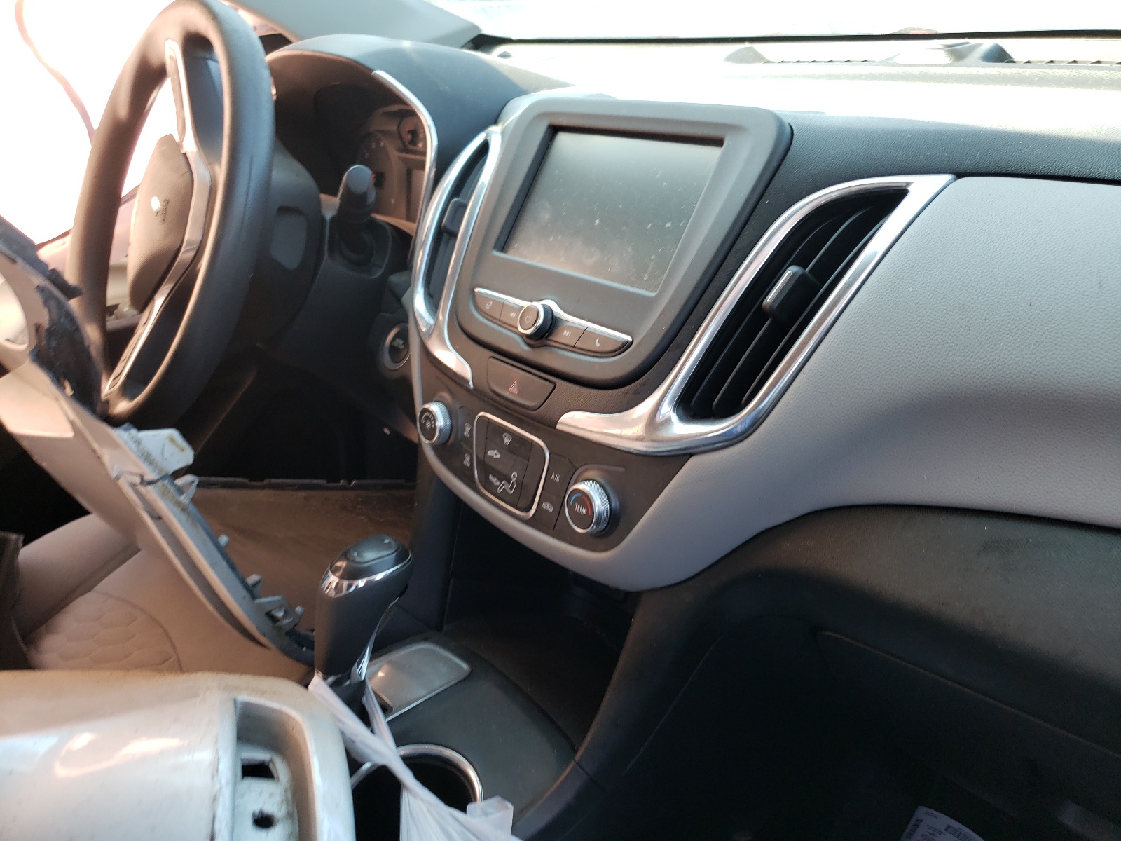 Photo 9 from auction – 2018 CHEVROLET EQUINOX L with VIN 2GNAXGEV3J6188462
