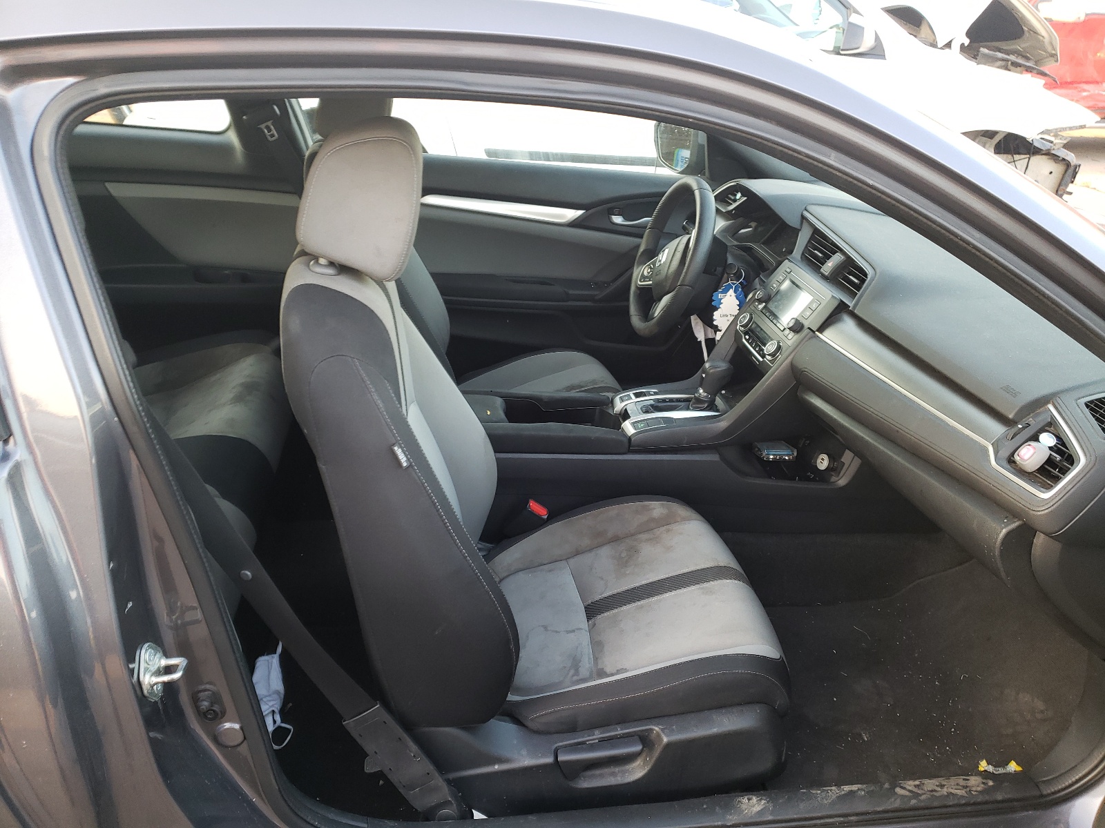 Photo 5 from auction – 2017 HONDA CIVIC LX with VIN 2HGFC4B00HH303987