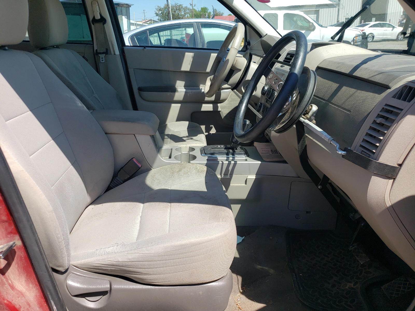 Photo 5 from auction – 2010 FORD ESCAPE XLT with VIN 1FMCU9D76AKB54887