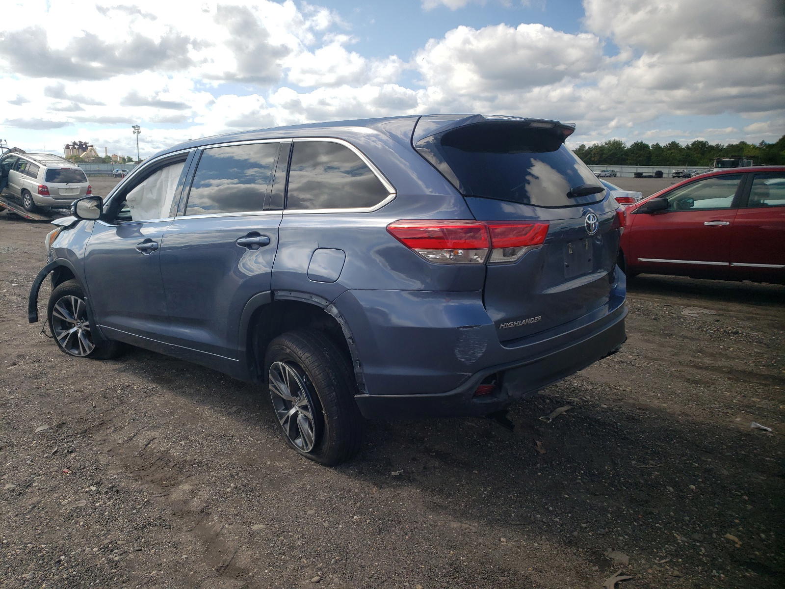 Photo 3 from auction – 2017 TOYOTA HIGHLANDER with VIN 5TDBZRFH9HS400454