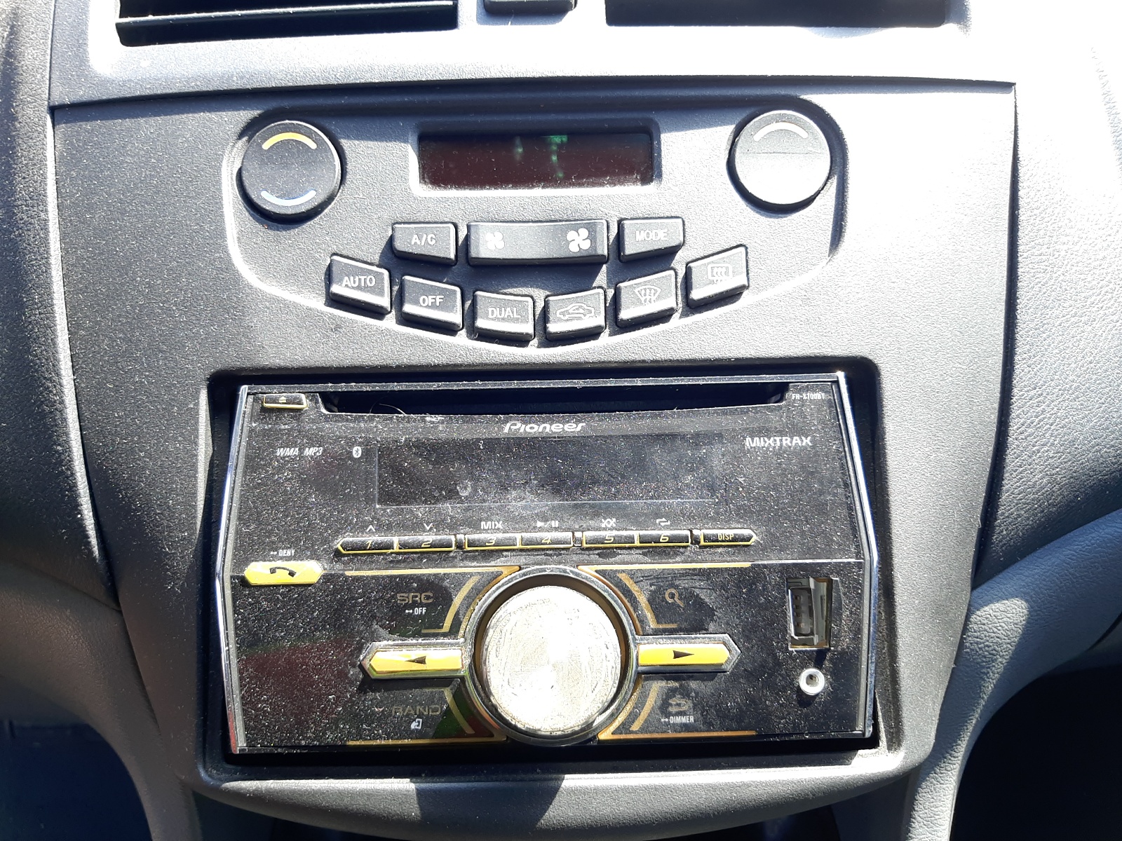 Photo 9 from auction – 2004 HONDA ACCORD with VIN 1HGCM56434A165633