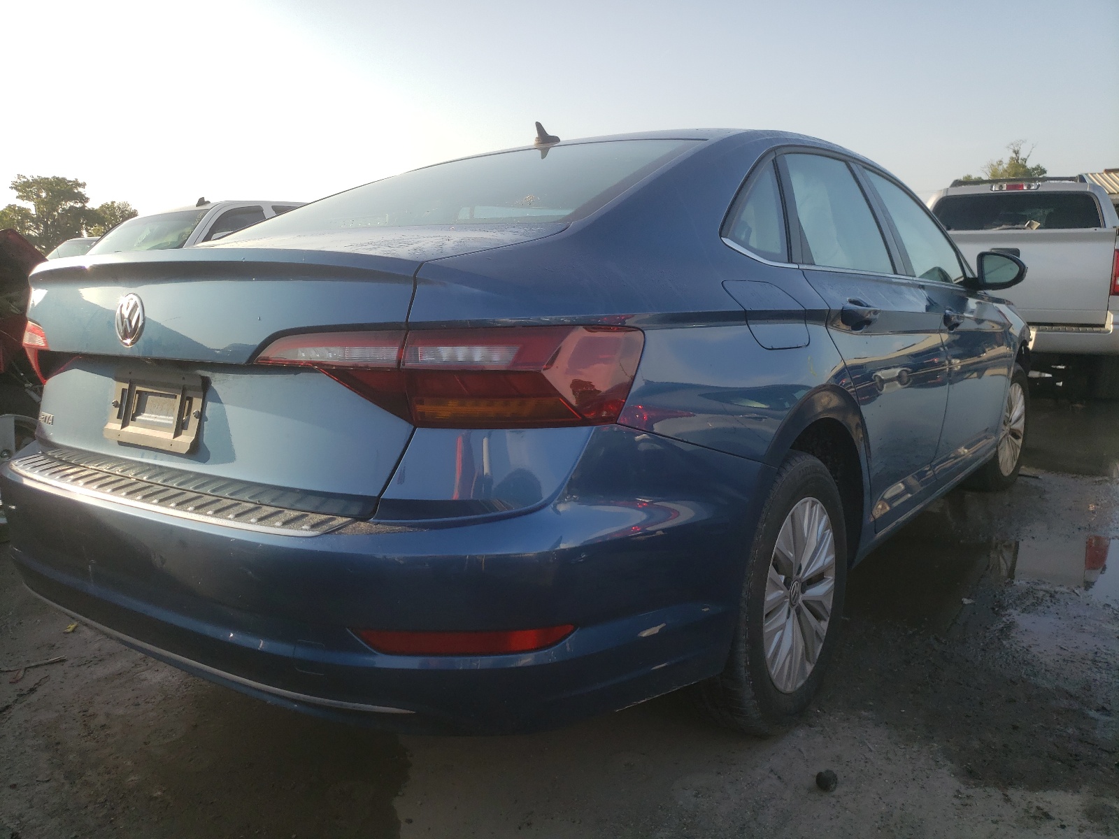 Photo 4 from auction – 2019 VOLKSWAGEN JETTA S with VIN 3VWCB7BU7KM211807