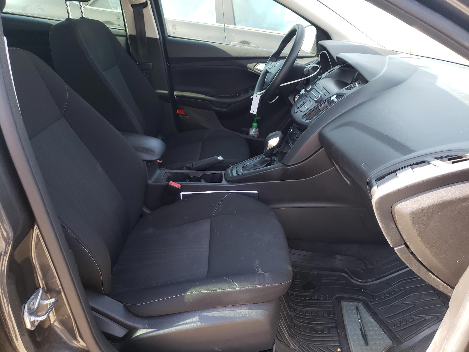 Photo 5 from auction – 2018 FORD FOCUS SE with VIN 1FADP3F24JL205723