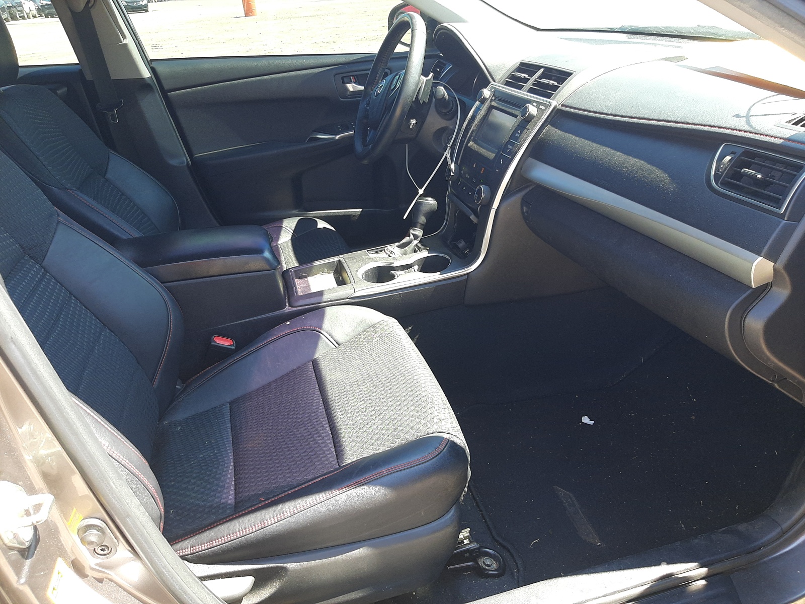 Photo 5 from auction – 2015 TOYOTA CAMRY LE with VIN 4T1BF1FK1FU009549