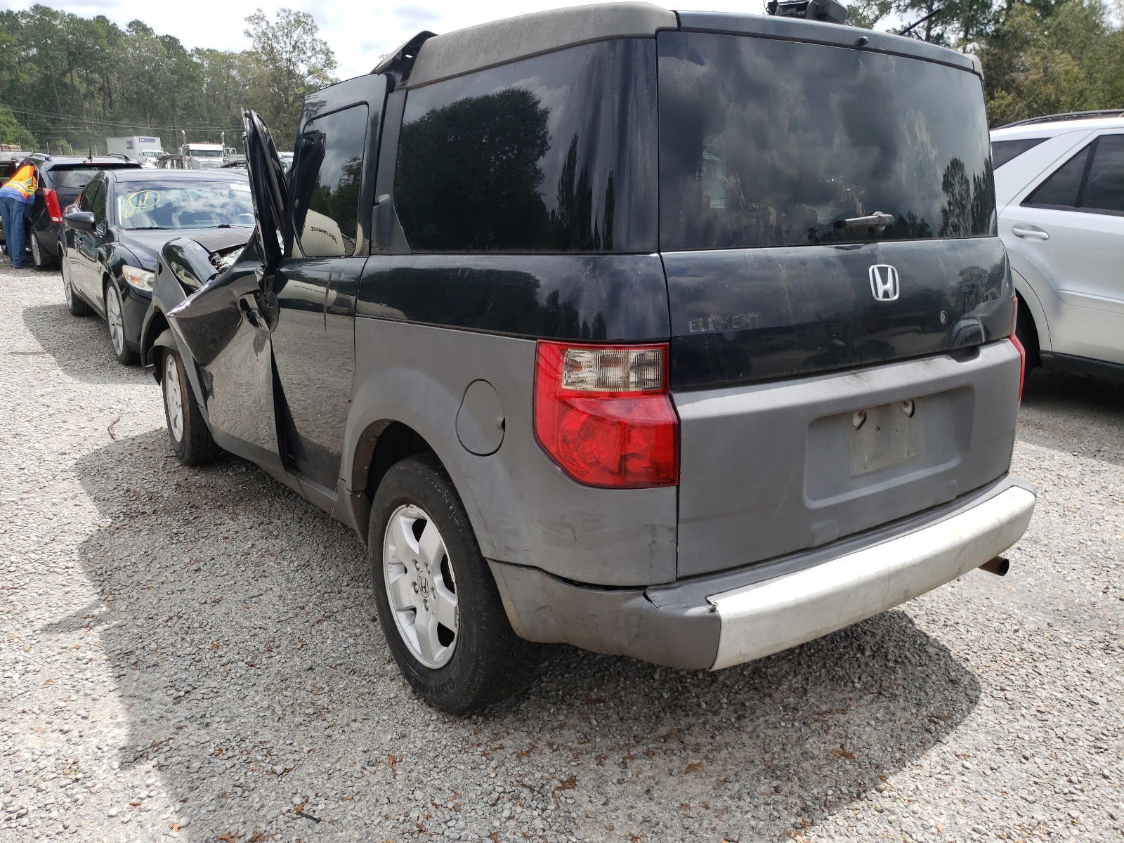 Photo 3 from auction – 2003 HONDA ELEMENT EX with VIN 5J6YH18533L007930