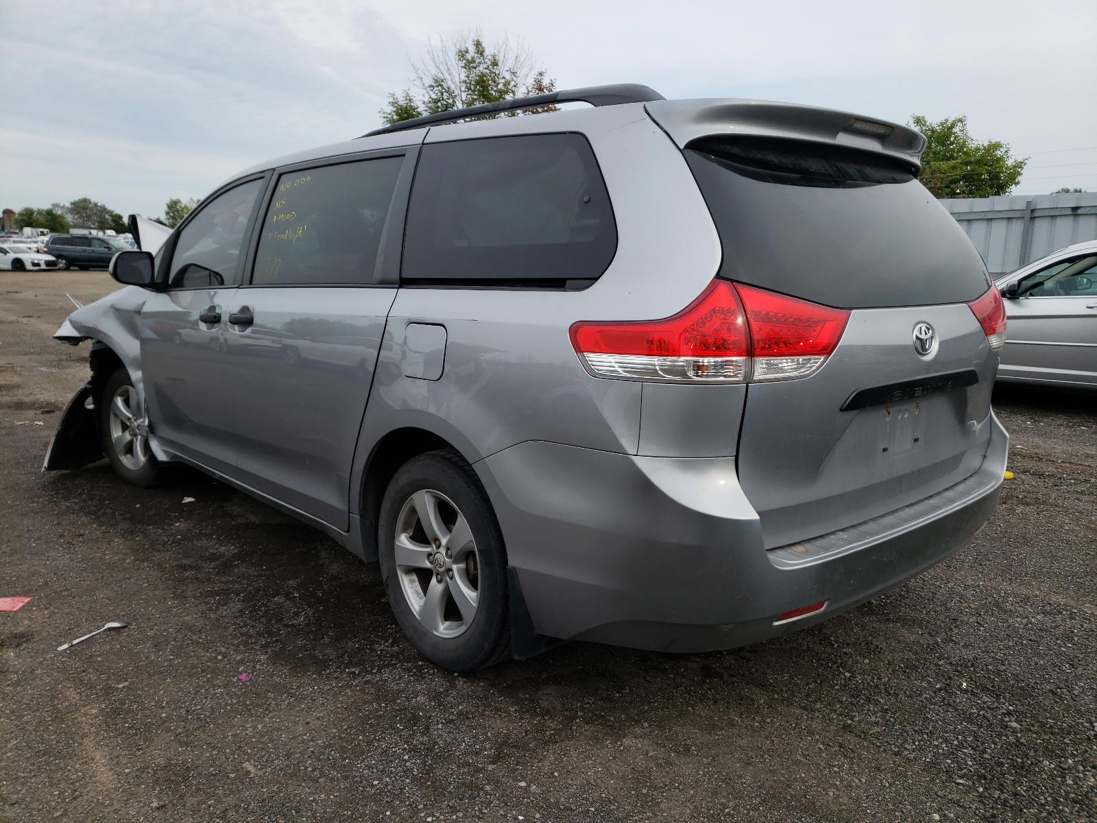 Photo 3 from auction – 2011 TOYOTA SIENNA with VIN 5TDZK3DC8BS023890
