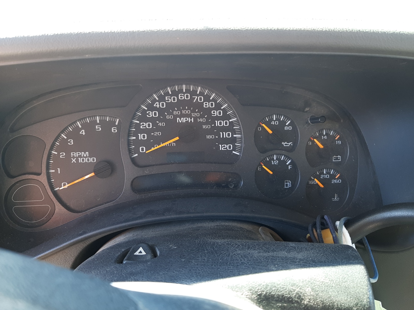 Photo 8 from auction – 2004 GMC YUKON with VIN 1GKEK13Z04J142532