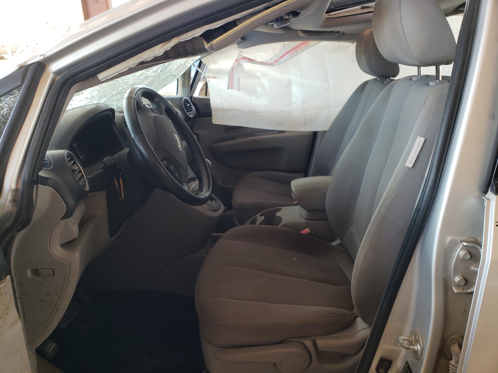 Photo 5 from auction – 2008 KIA RONDO LX with VIN KNAFG526987191373