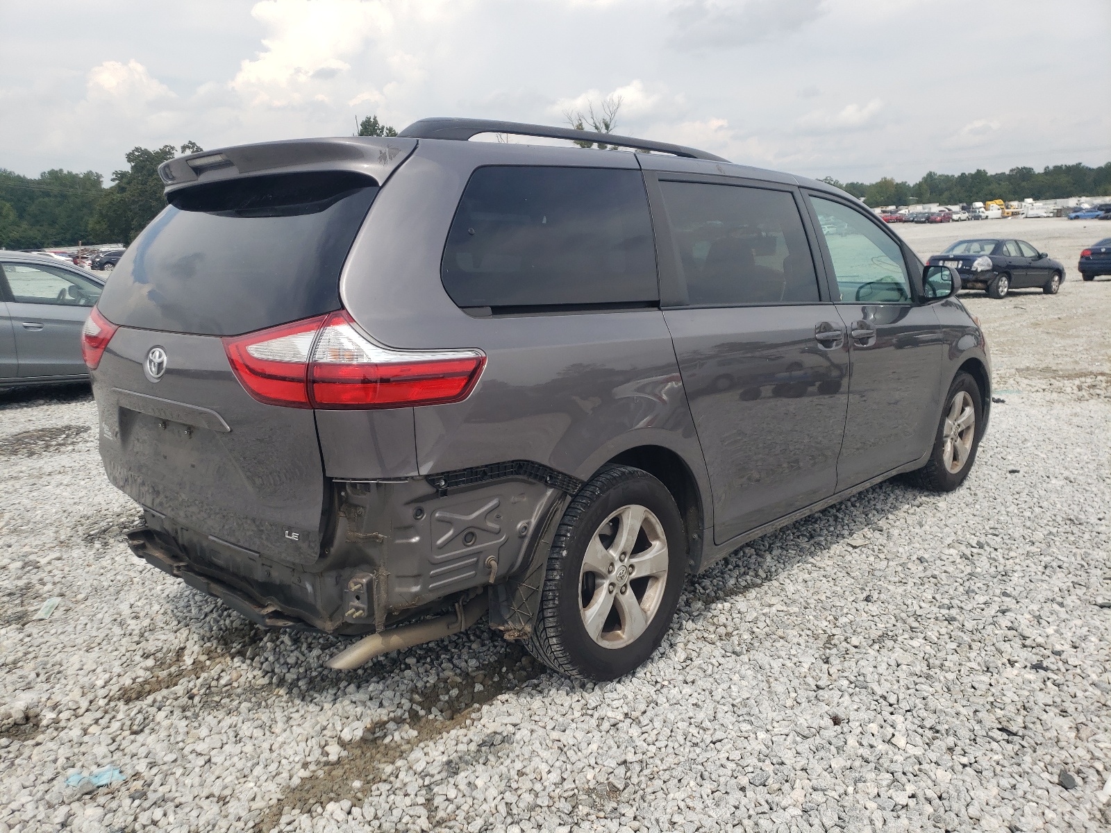 Photo 4 from auction – 2015 TOYOTA SIENNA LE with VIN 5TDKK3DC7FS645808