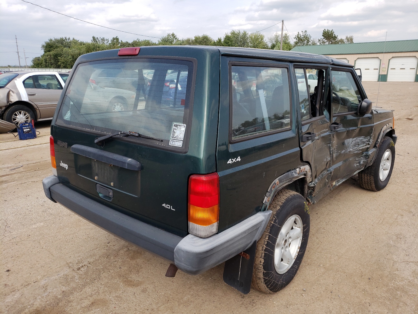 Photo 4 from auction – 1999 JEEP CHEROKEE S with VIN 1J4FN28S8XL609501
