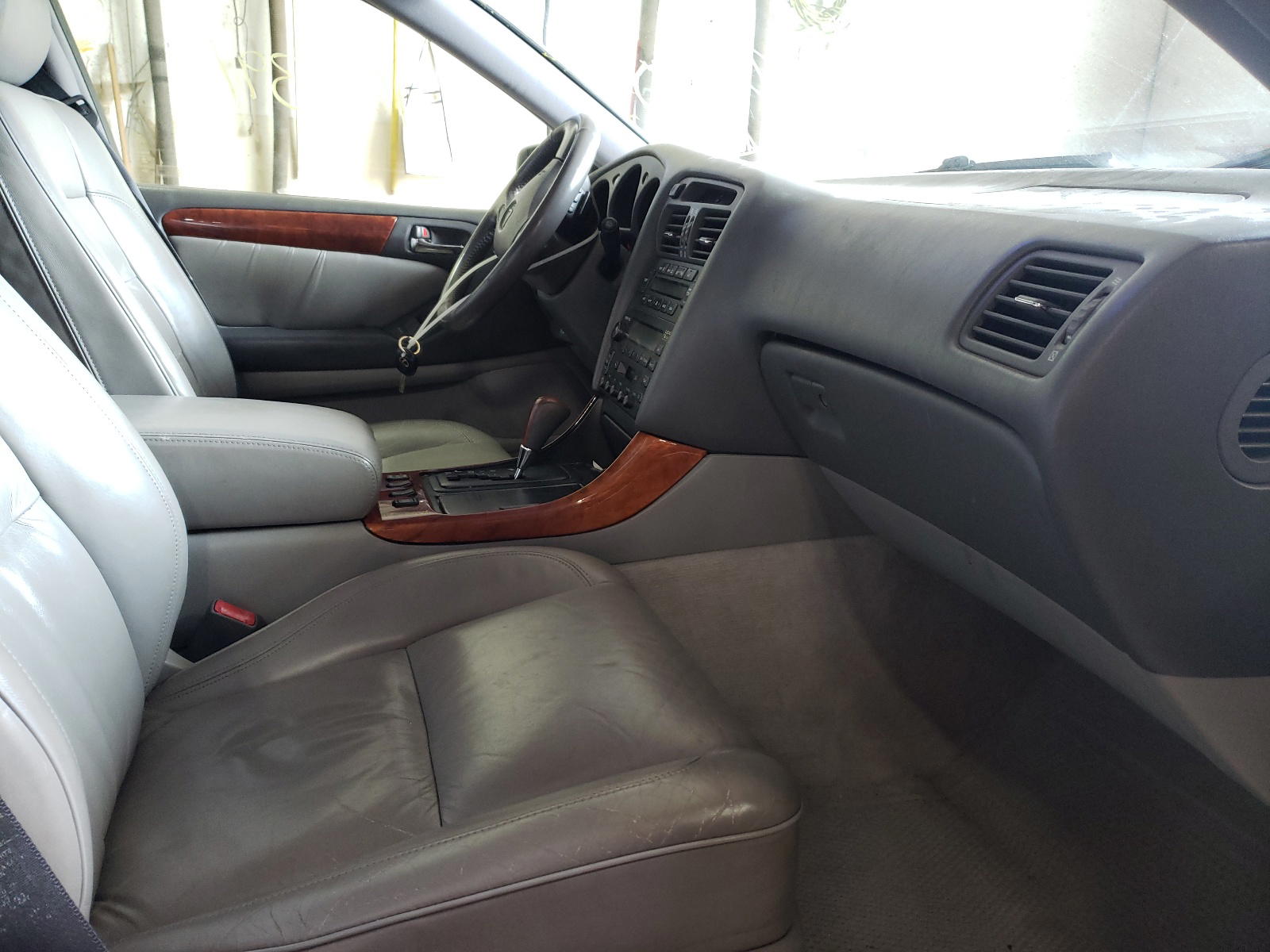 Photo 5 from auction – 1998 LEXUS GS with VIN JT8BH68X5W0008124
