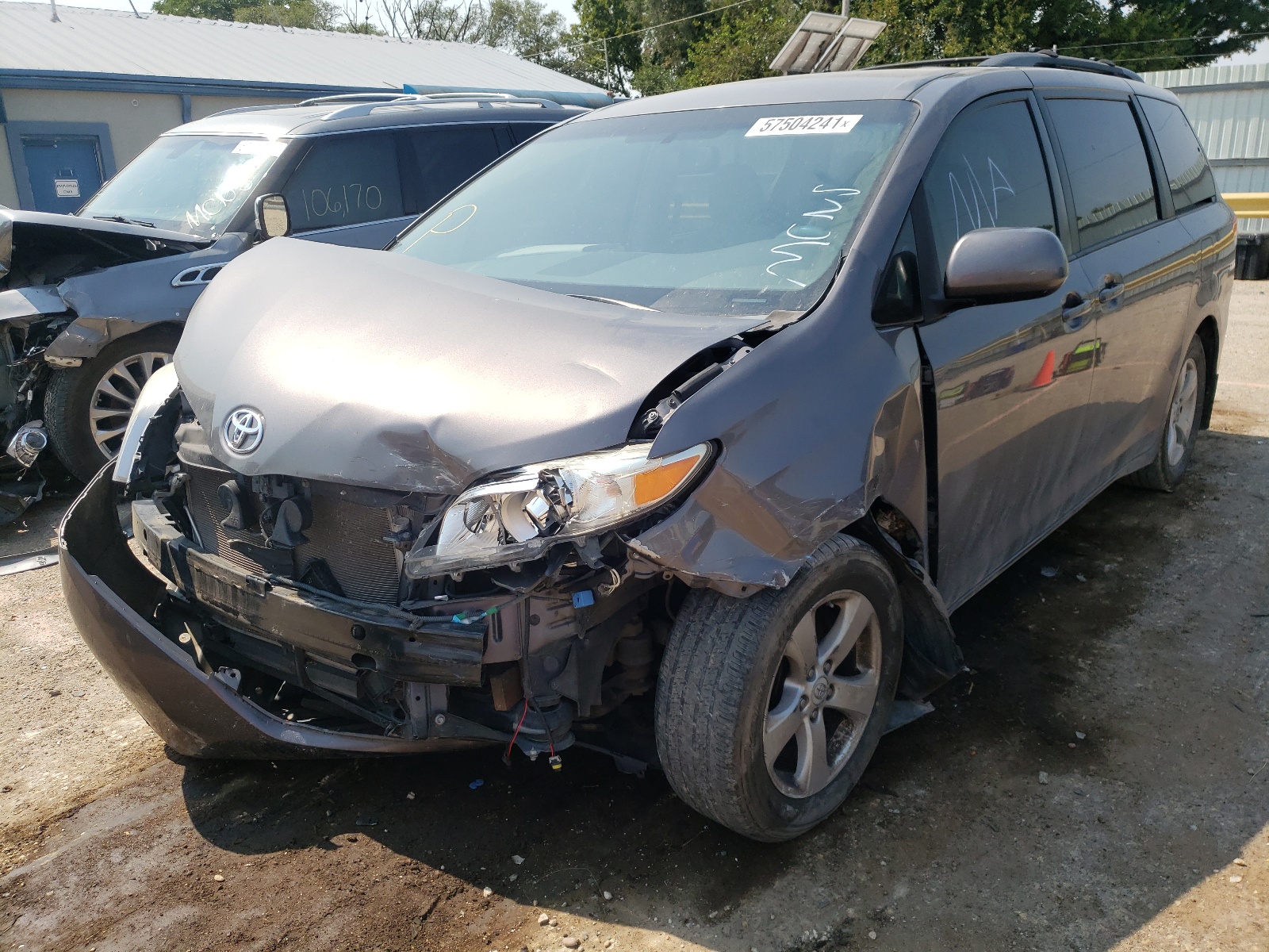 Photo 2 from auction – 2011 TOYOTA SIENNA LE with VIN 5TDKK3DC5BS123107