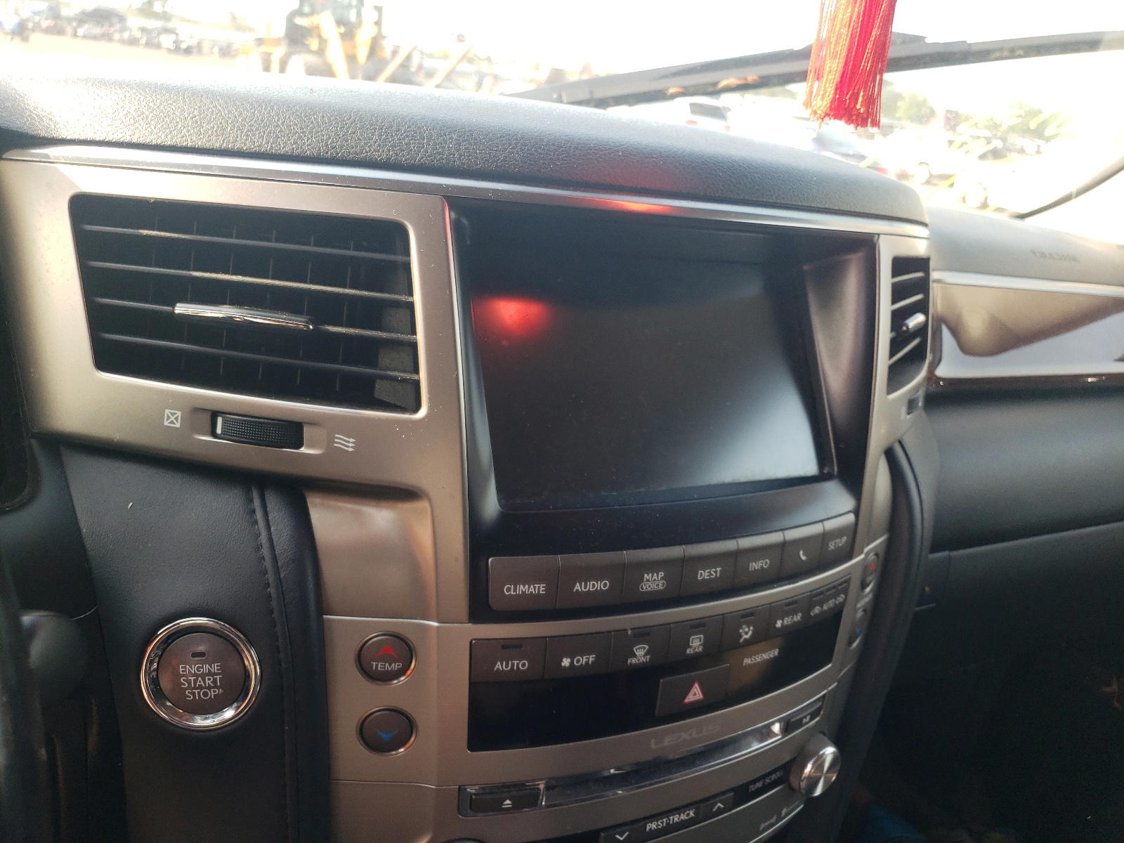 Photo 9 from auction – 2015 LEXUS LX 570 with VIN JTJHY7AX2F4173582
