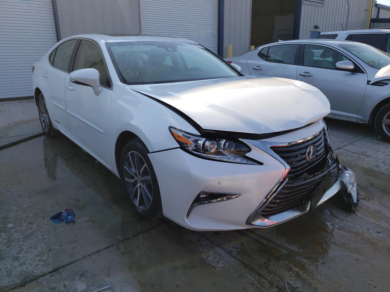 LEXUS ES 300H 2018 with VIN JTHBW1GG8J2169722 - Photo from auction