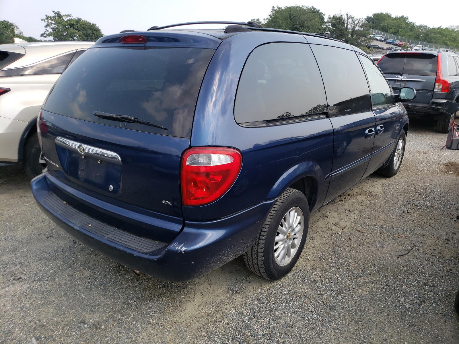 Photo 4 from auction – 2002 CHRYSLER TOWN & COU with VIN 2C8GP74L02R708263