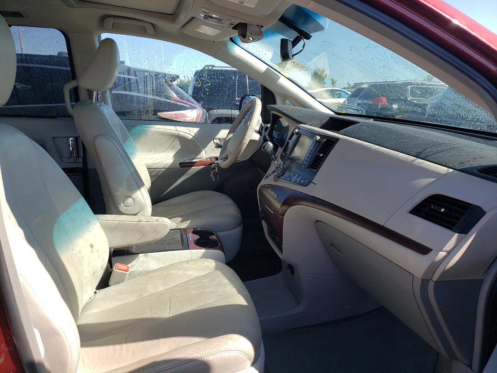 Photo 5 from auction – 2012 TOYOTA SIENNA XLE with VIN 5TDDK3DC0CS033034