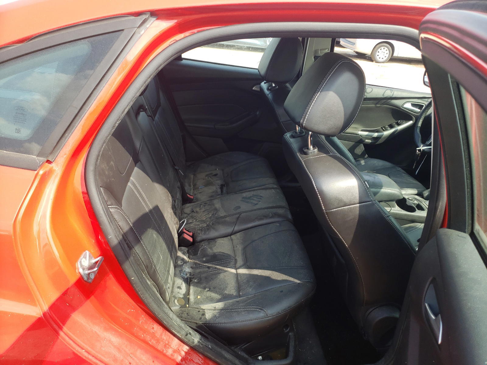 Photo 6 from auction – 2014 FORD FOCUS SE with VIN 1FADP3F28EL330794
