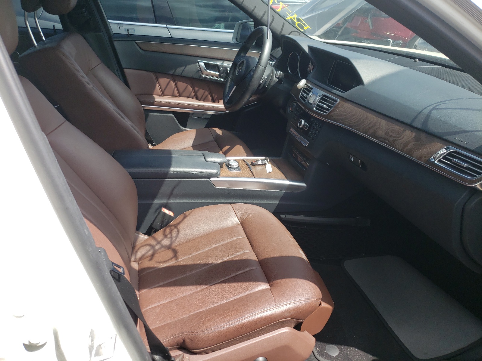 Photo 5 from auction – 2014 MERCEDES-BENZ E 250 BLUE with VIN WDDHF0EB2EA936592