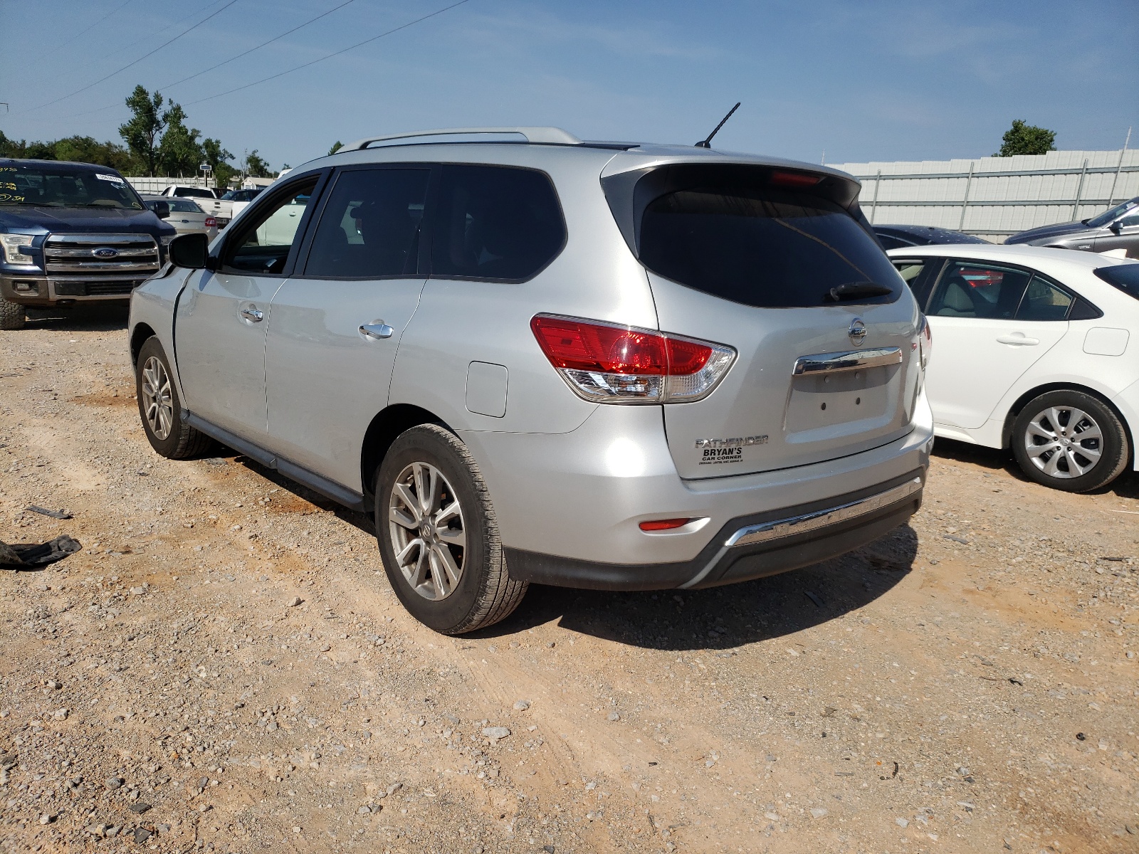 Photo 3 from auction – 2016 NISSAN PATHFINDER with VIN 5N1AR2MN5GC614994