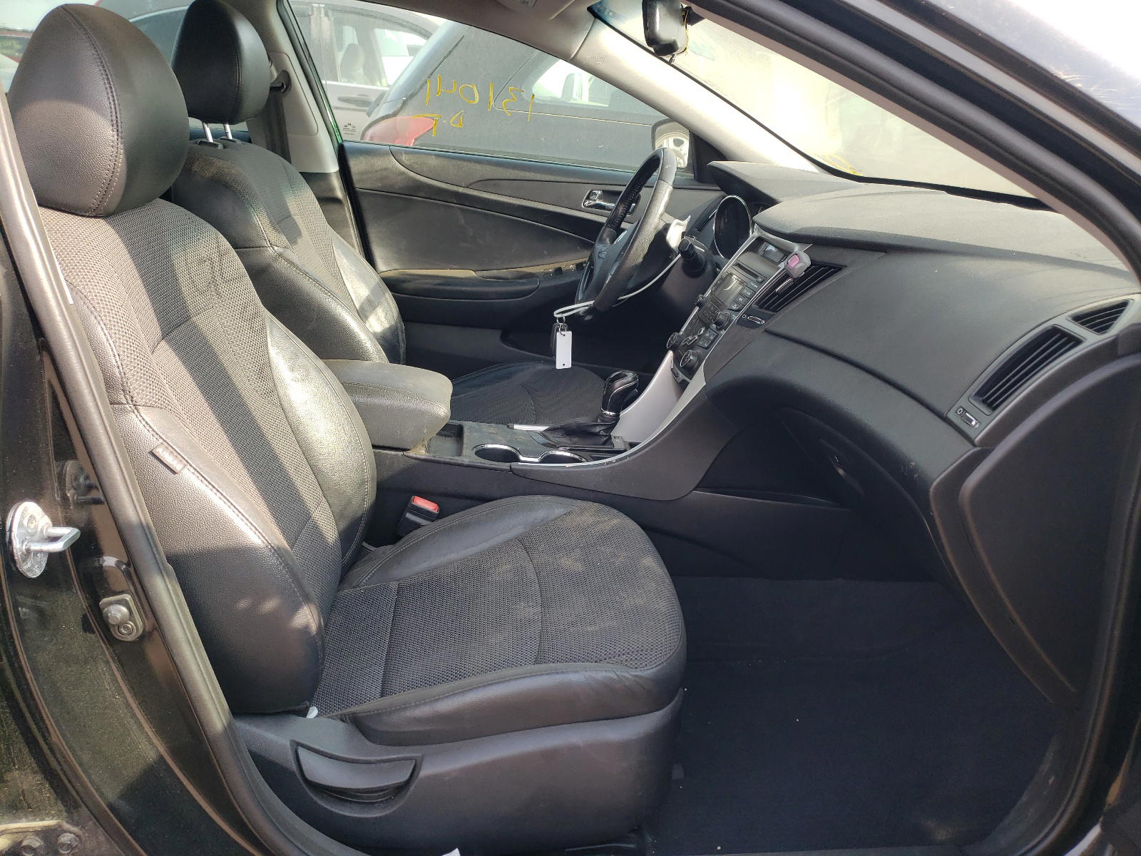 Photo 5 from auction – 2012 HYUNDAI SONATA SE with VIN 5NPEC4AB0CH421311