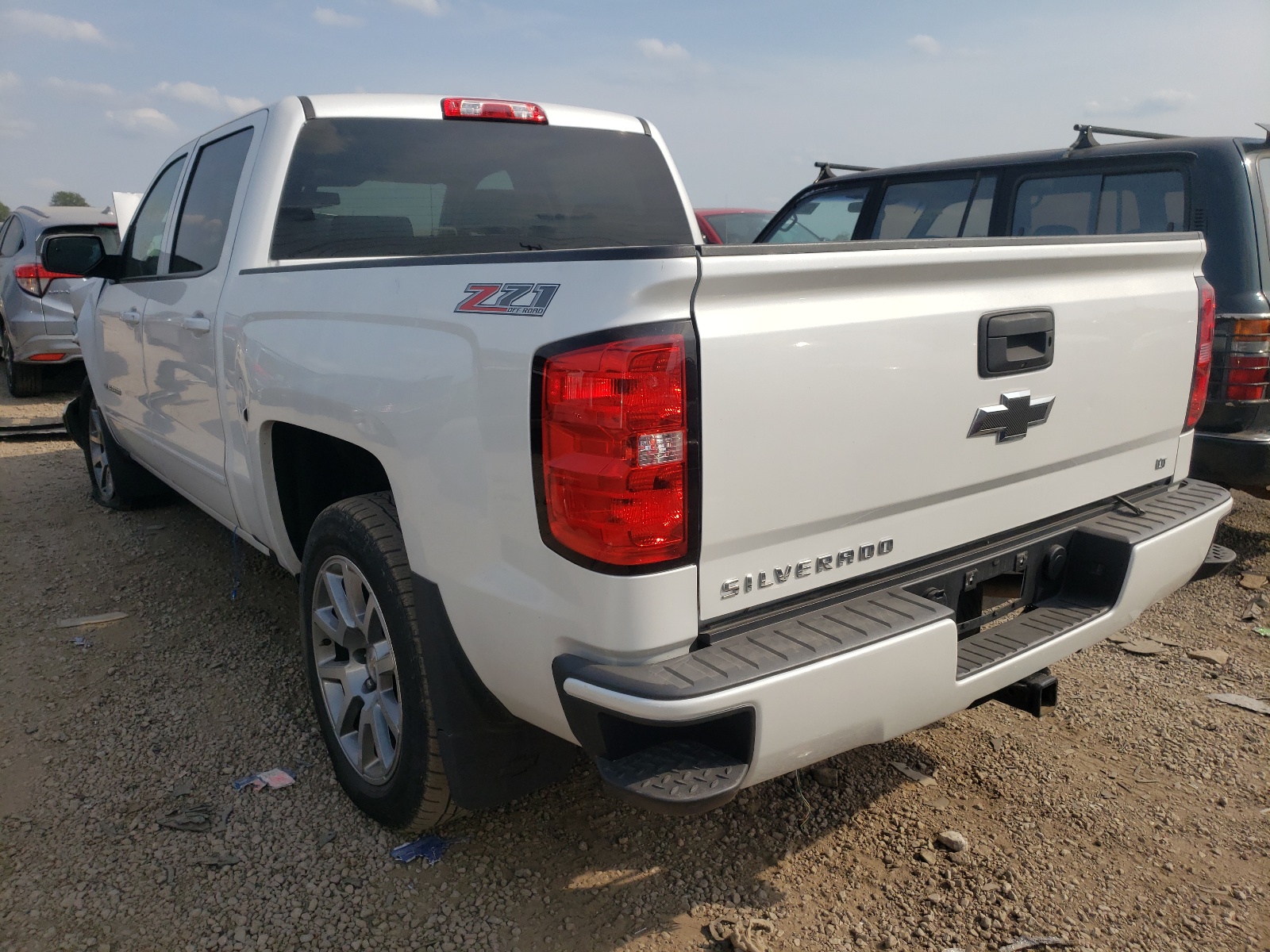 Photo 3 from auction – 2017 CHEVROLET SILVERADO with VIN 3GCUKREC3HG460151