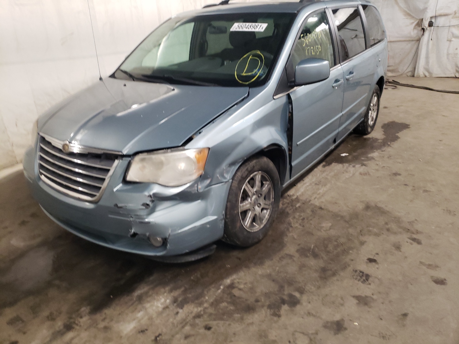 Photo 9 from auction – 2008 CHRYSLER TOWN & COU with VIN 2A8HR54PX8R681422