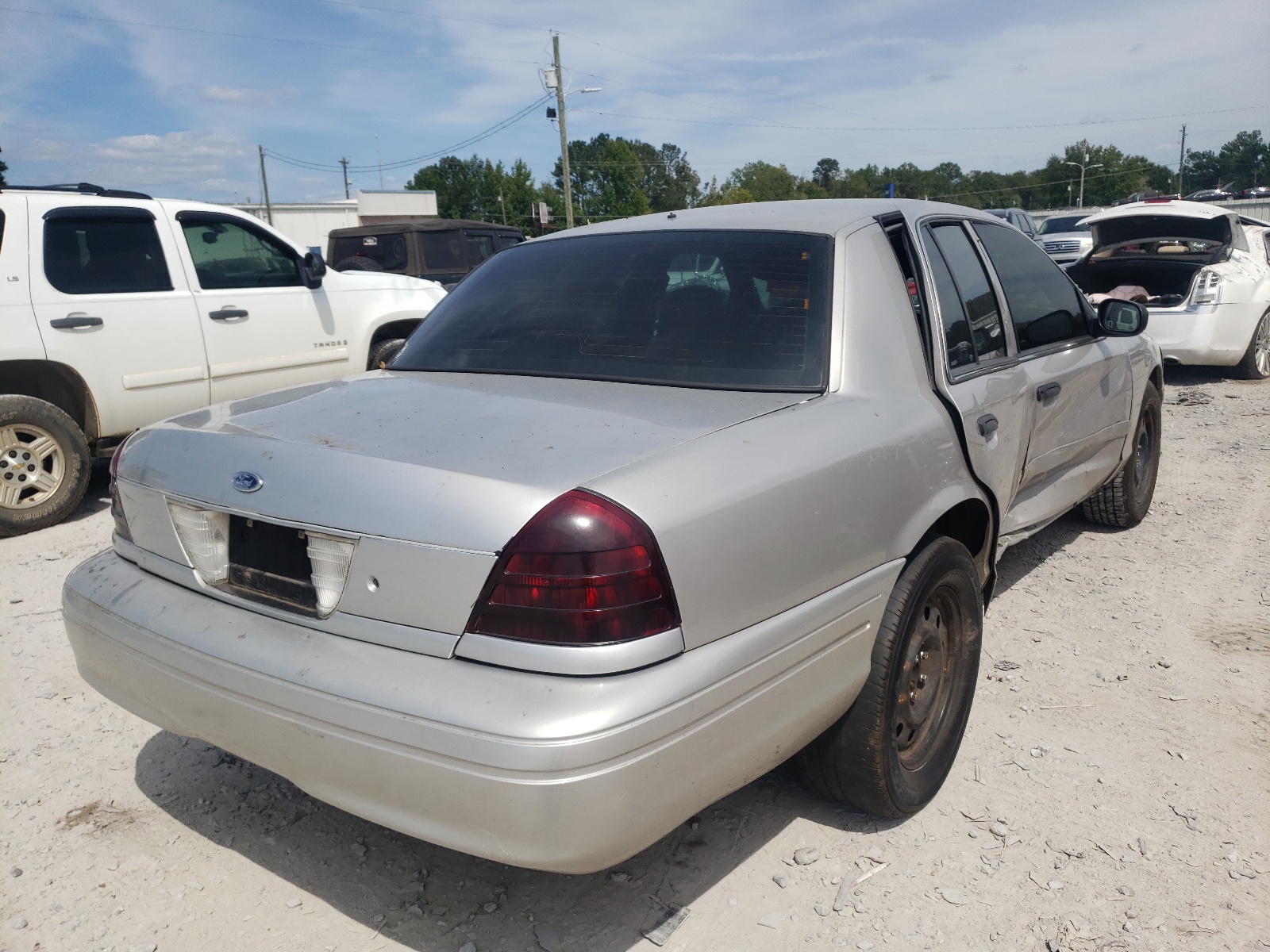 Photo 4 from auction – 2006 FORD CROWN VICT with VIN 2FAHP71W86X147273