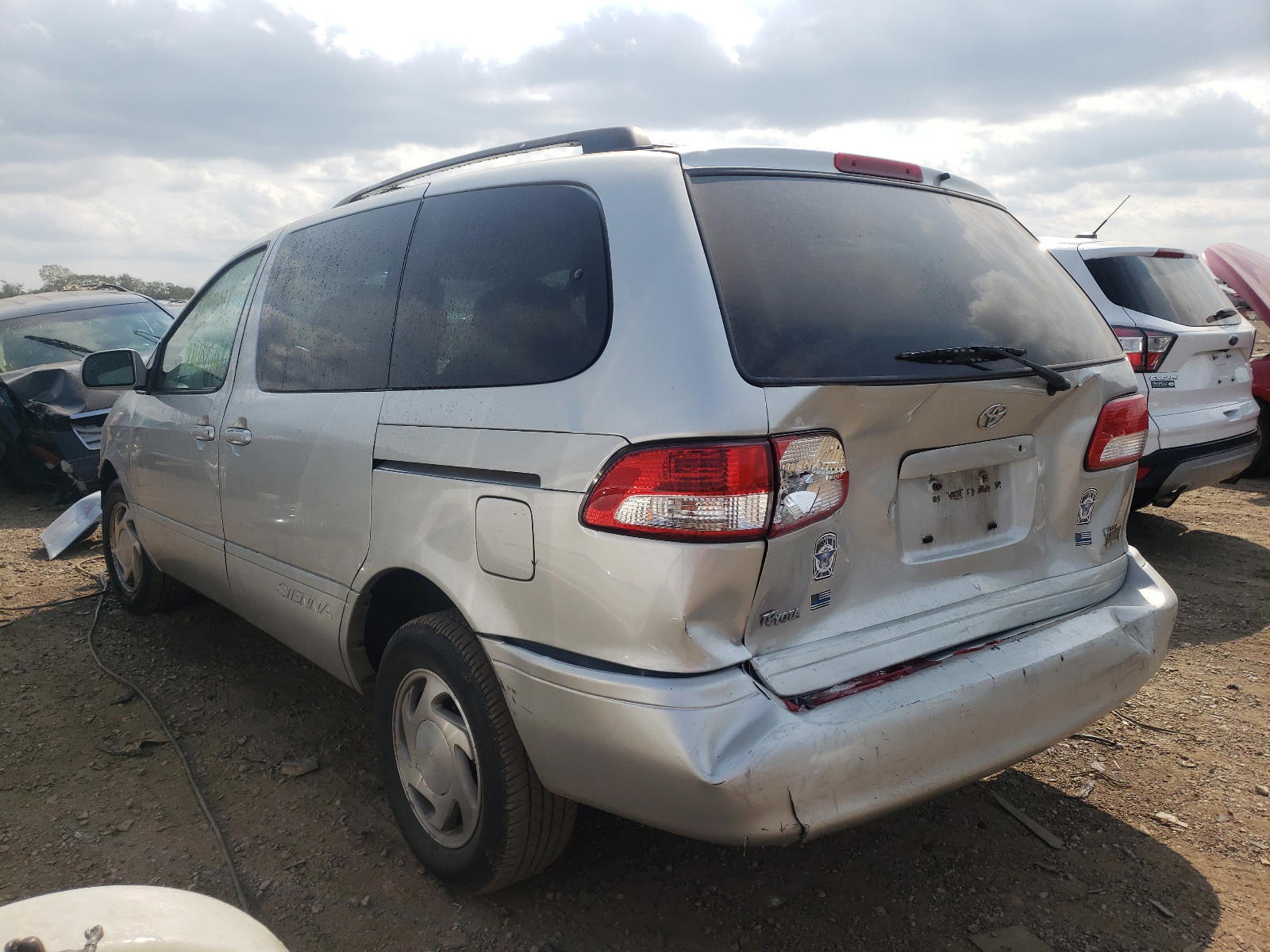 Photo 3 from auction – 2002 TOYOTA SIENNA with VIN 4T3ZF13C22U488013