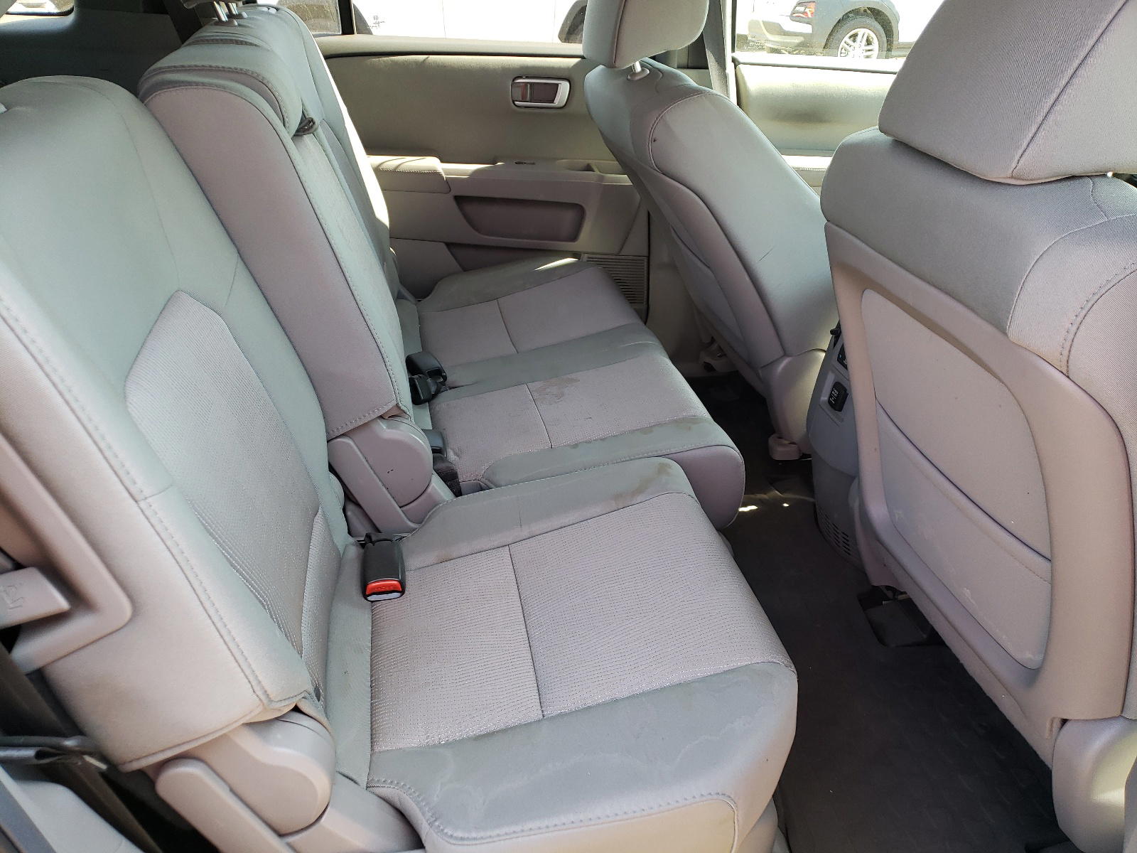Photo 6 from auction – 2014 HONDA PILOT EX with VIN 5FNYF4H48EB011823