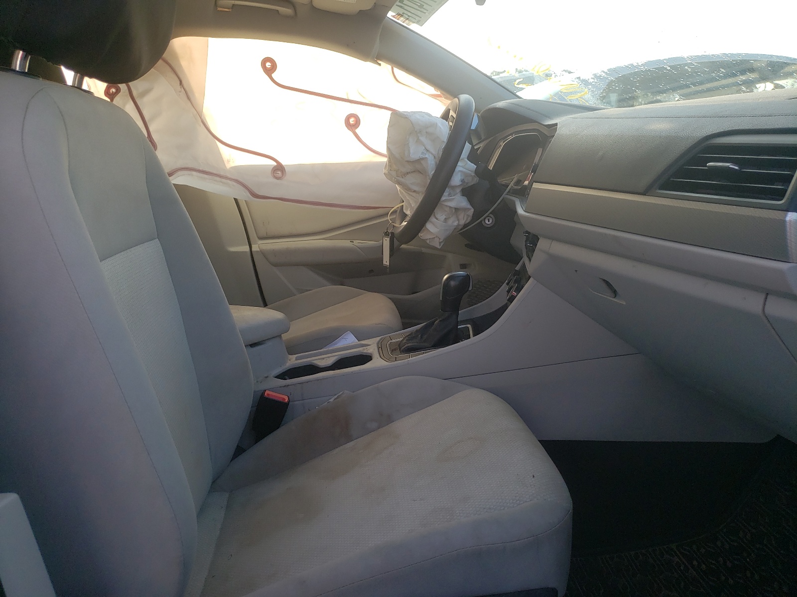 Photo 5 from auction – 2019 VOLKSWAGEN JETTA S with VIN 3VWCB7BU7KM211807