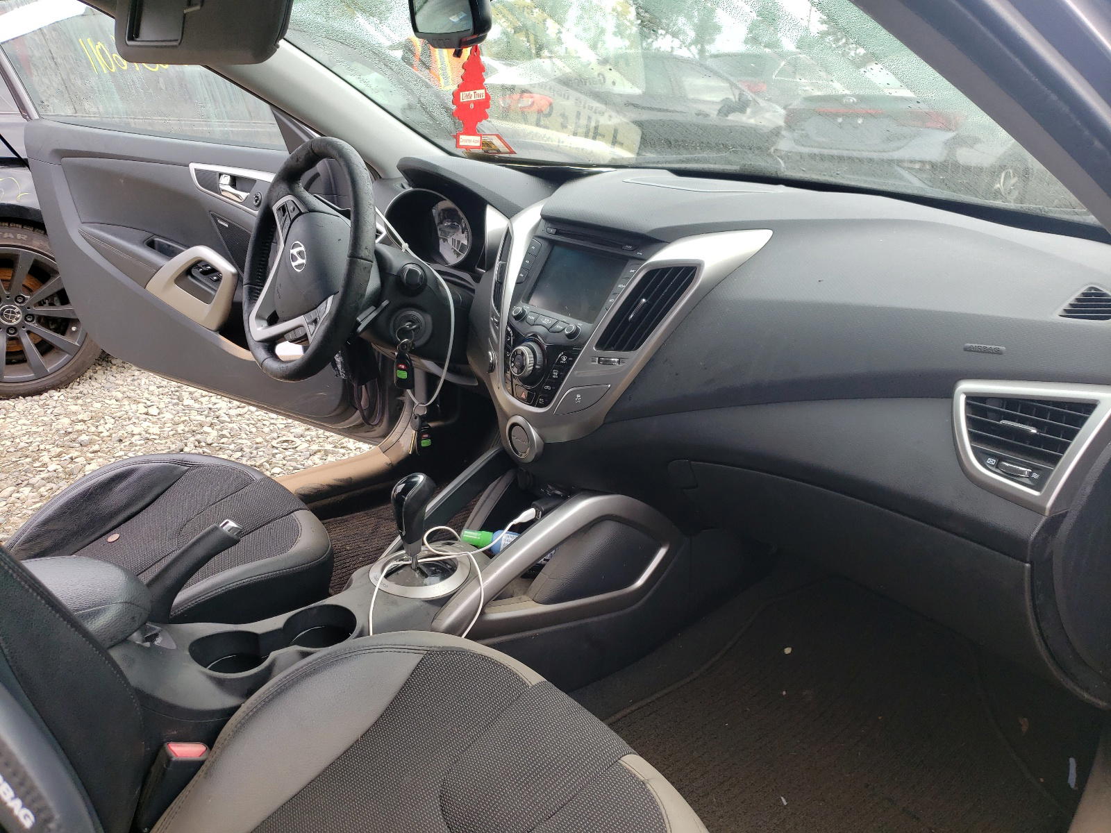 Photo 5 from auction – 2012 HYUNDAI VELOSTER with VIN KMHTC6AD6CU044277