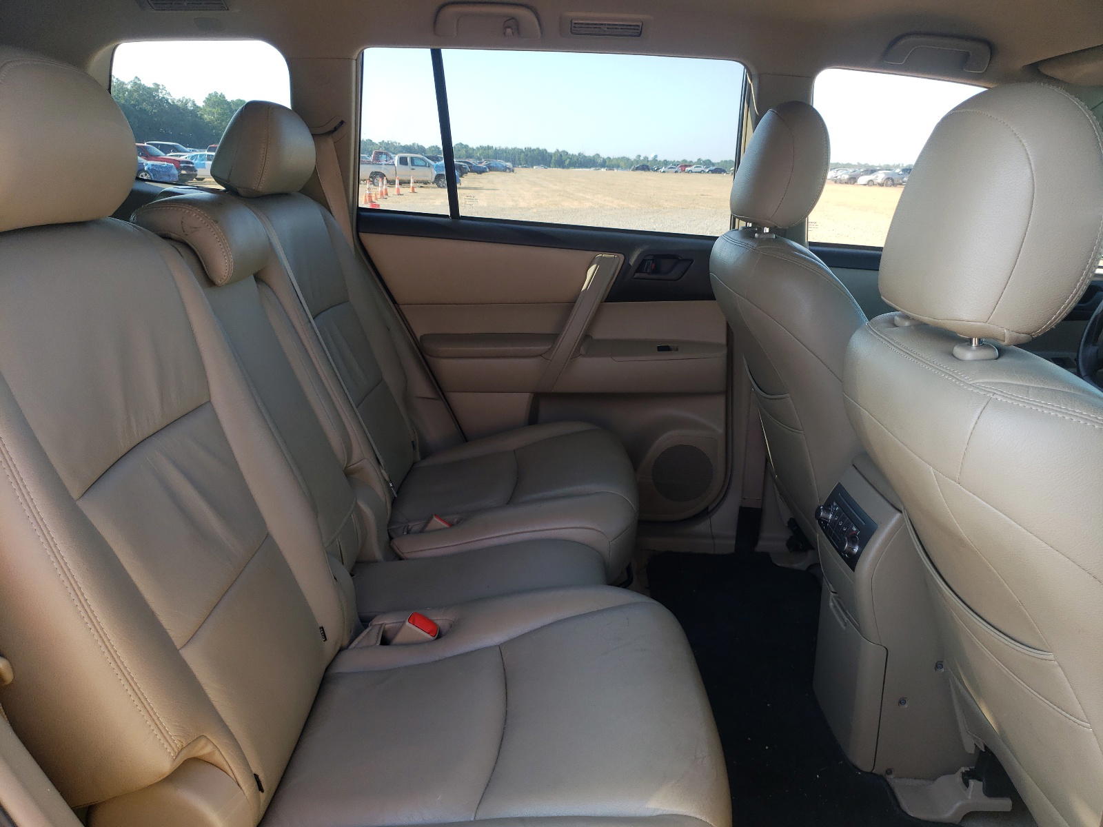 Photo 6 from auction – 2010 TOYOTA HIGHLANDER with VIN 5TDZK3EH2AS007063