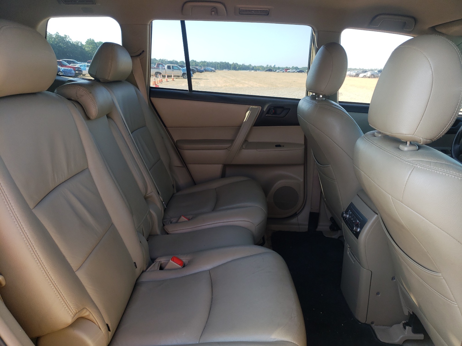 Zdjęcie 6 z aukcji – 2010 TOYOTA HIGHLANDER z VIN 5TDZK3EH2AS007063