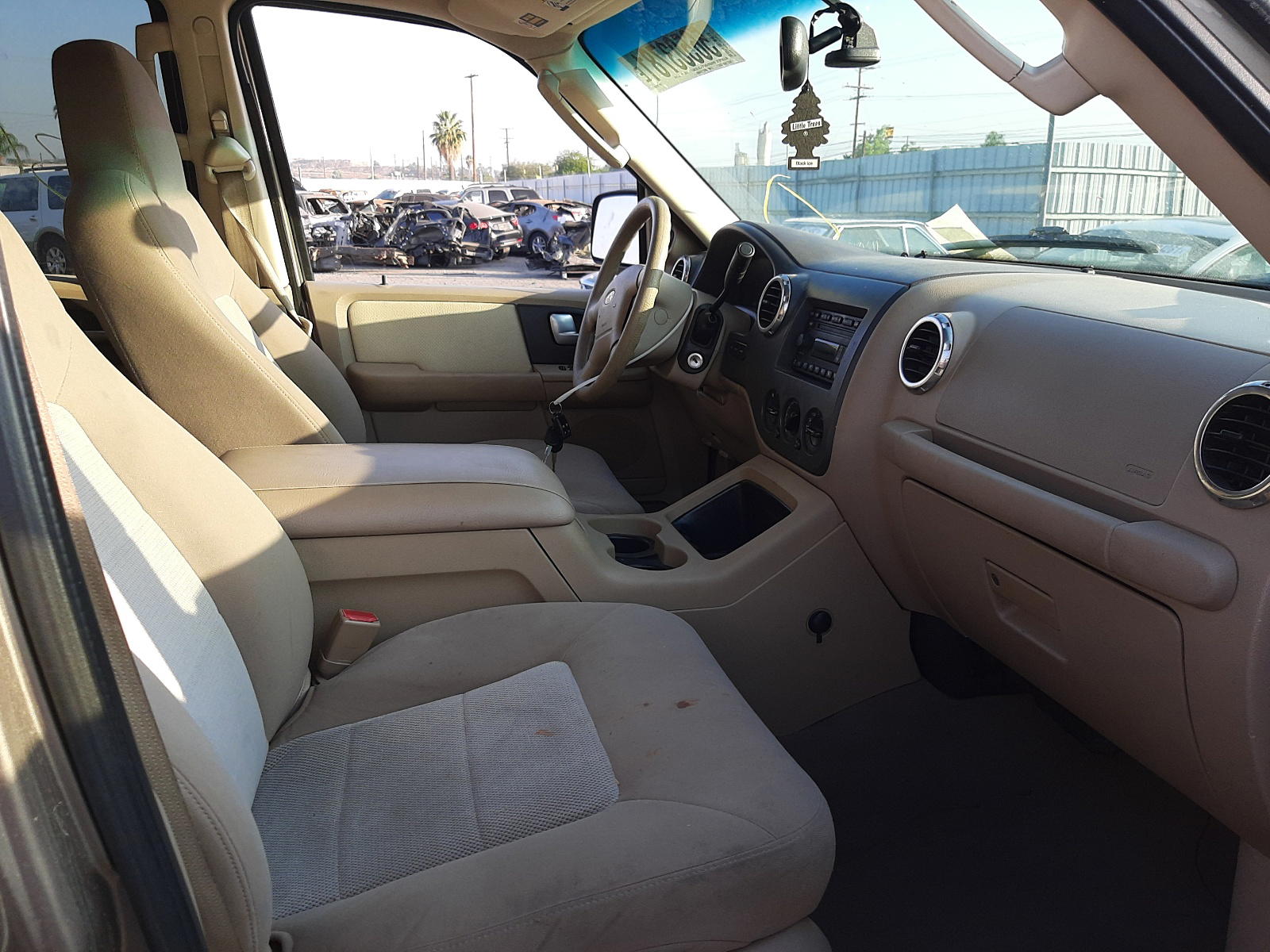 Photo 5 from auction – 2003 FORD EXPEDITION with VIN 1FMRU15W23LA87509