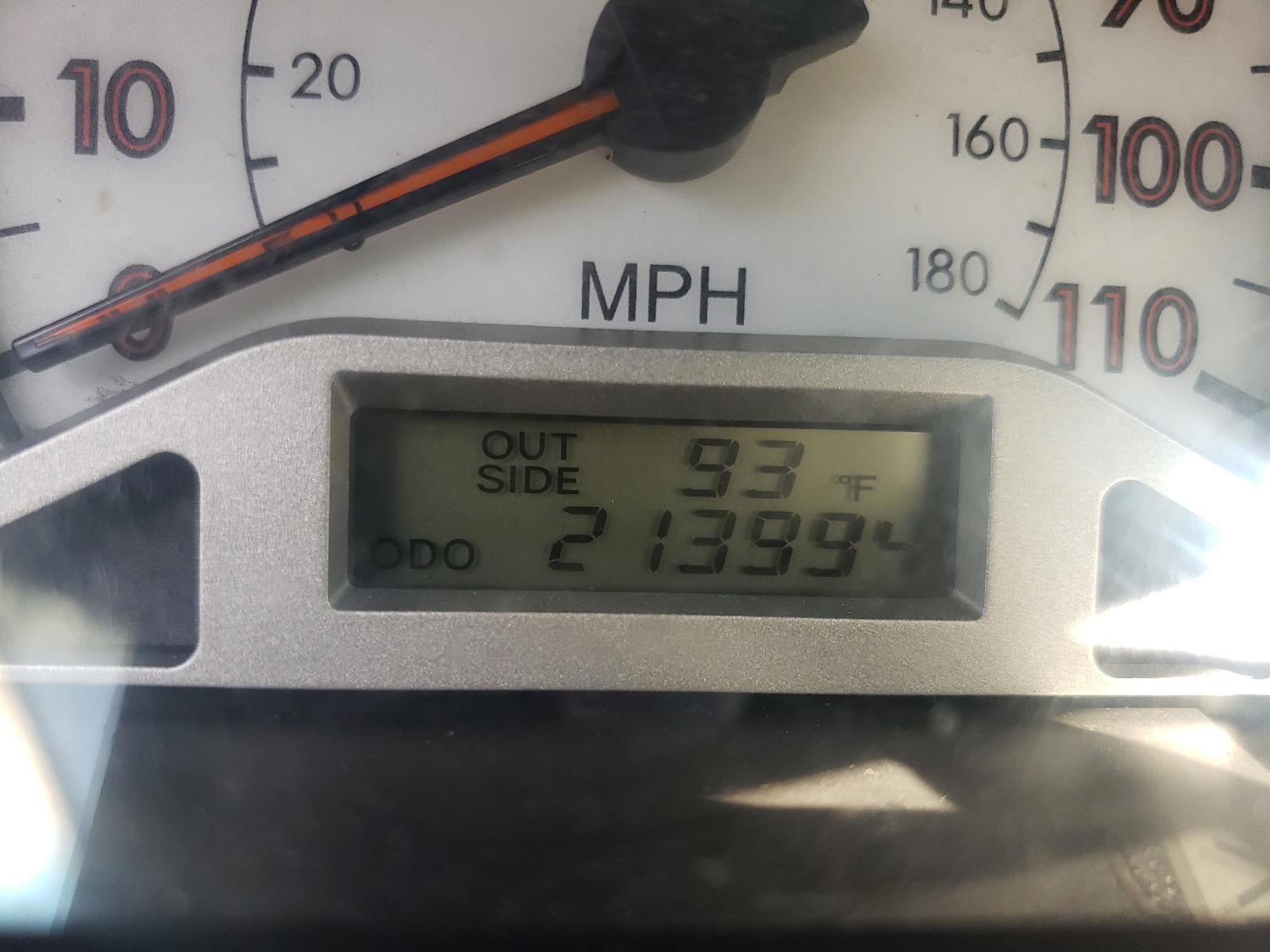 Photo 8 from auction – 2005 TOYOTA COROLLA CE with VIN 2T1BR30E75C354526