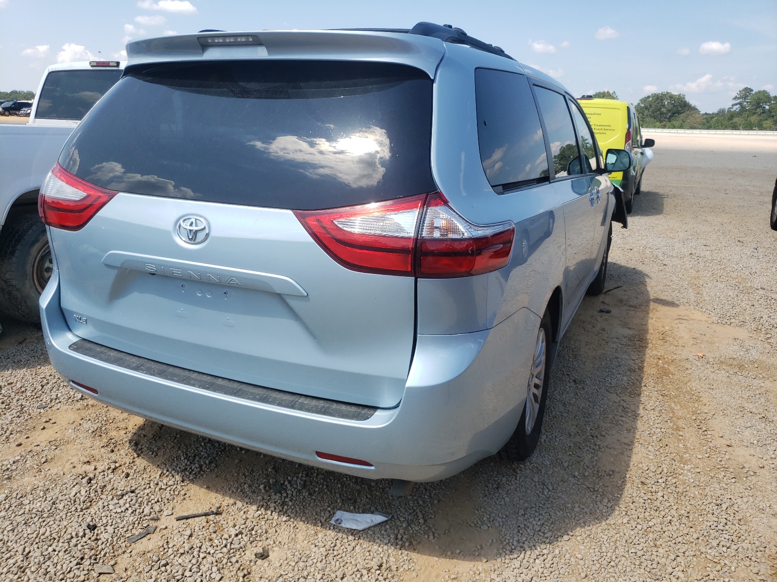 Photo 4 from auction – 2015 TOYOTA SIENNA XLE with VIN 5TDYK3DC2FS534433