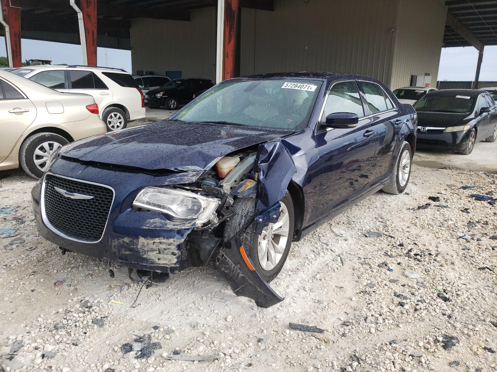 Photo 2 from auction – 2016 CHRYSLER 300 LIMITE with VIN 2C3CCAAG4GH212495